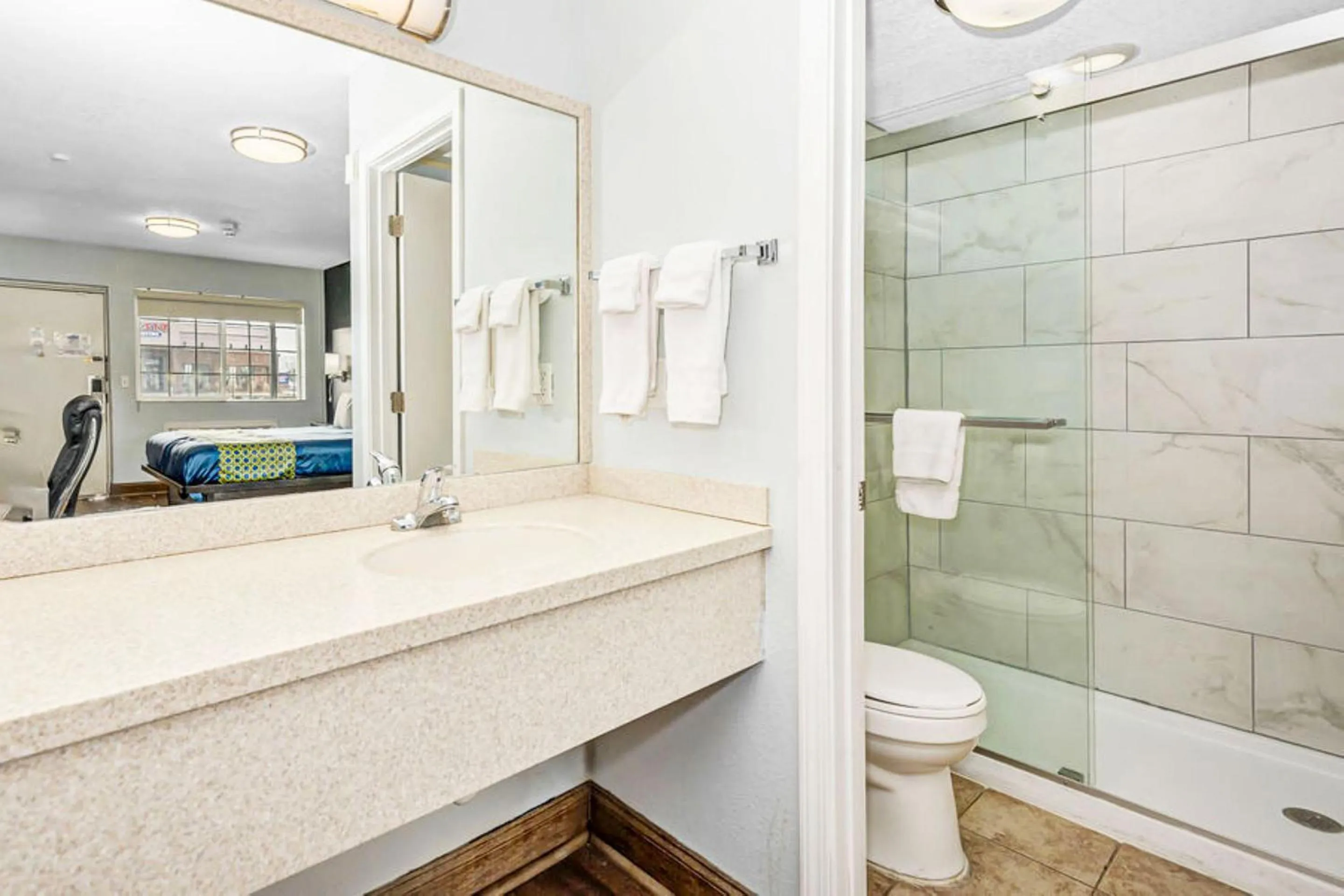 Bathroom in Grove City Travel Inn South Columbus