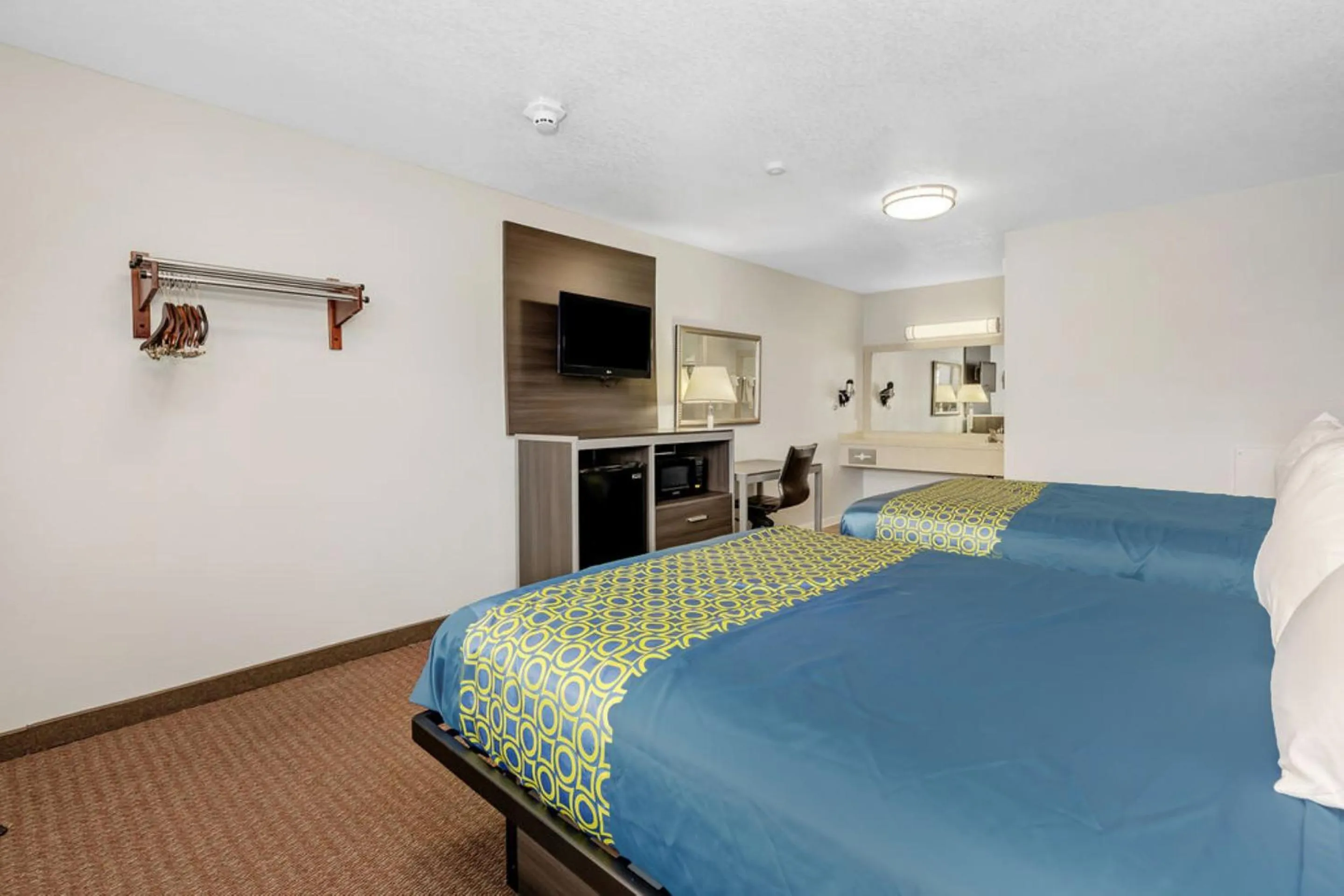 Bedroom, Bed in Grove City Travel Inn South Columbus