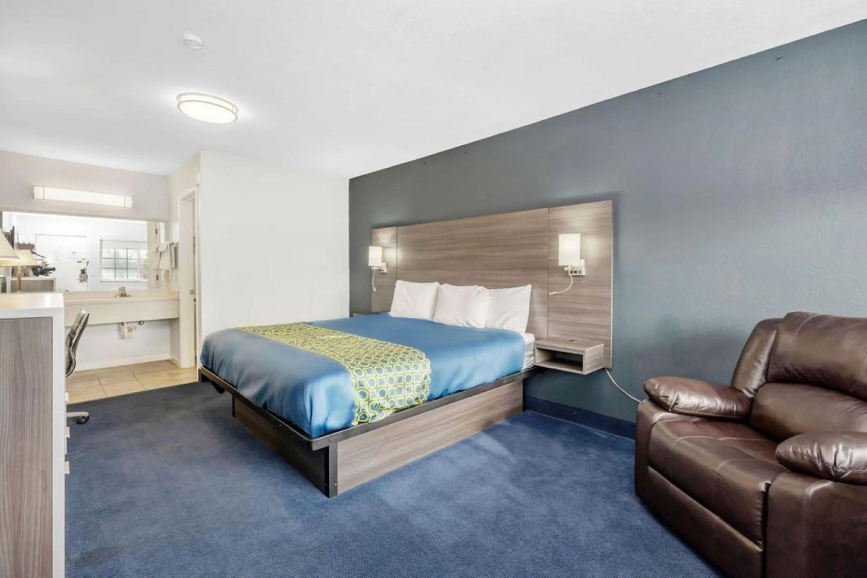 Bedroom, Bed in Grove City Travel Inn South Columbus