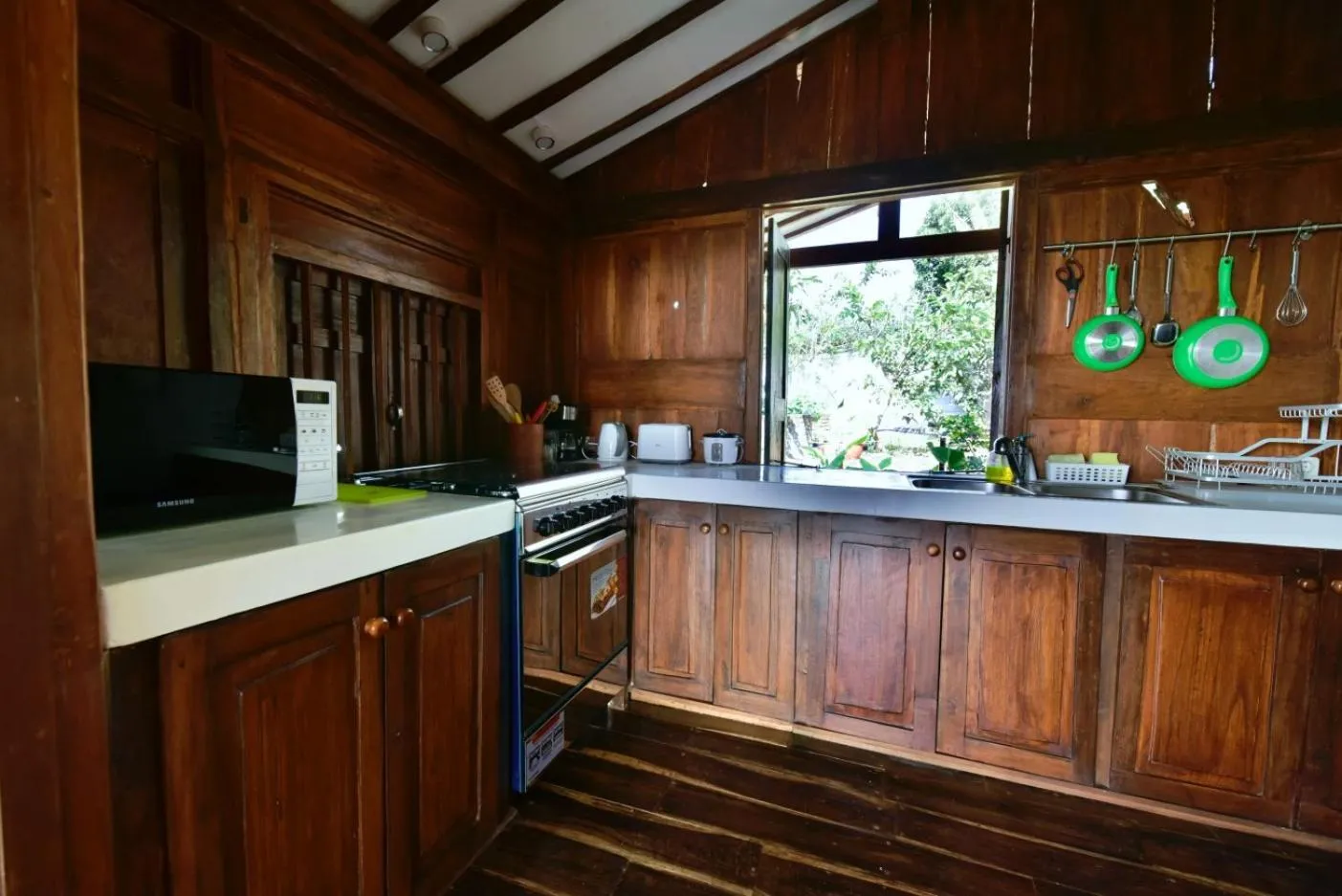 Kitchen or kitchenette in Joglo Exotico