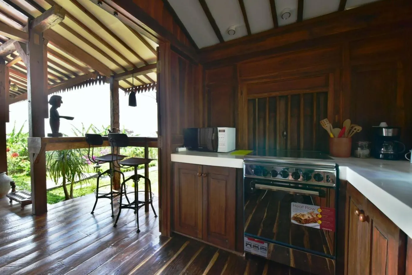 Kitchen or kitchenette in Joglo Exotico