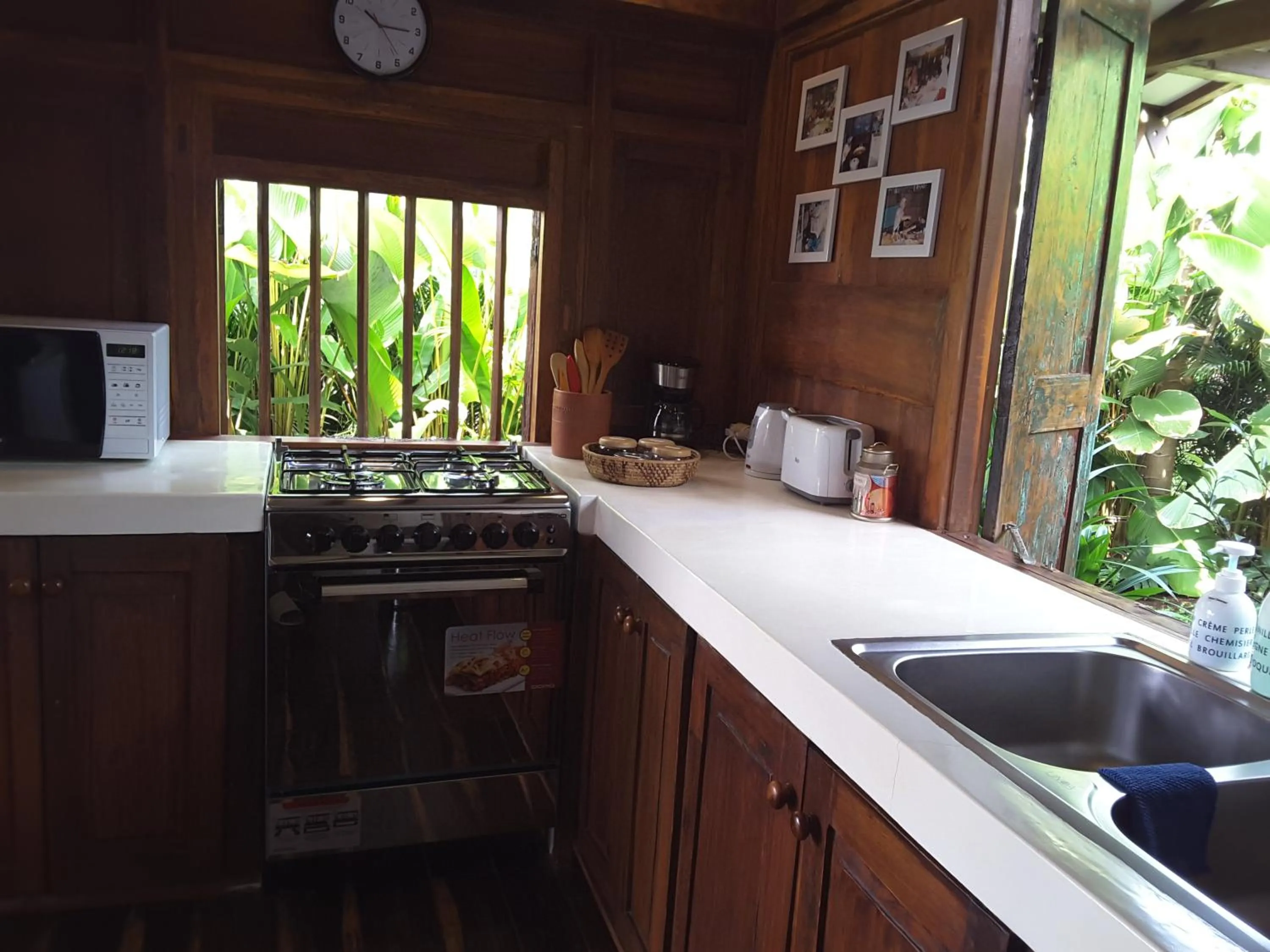 Kitchen or kitchenette in Joglo Exotico