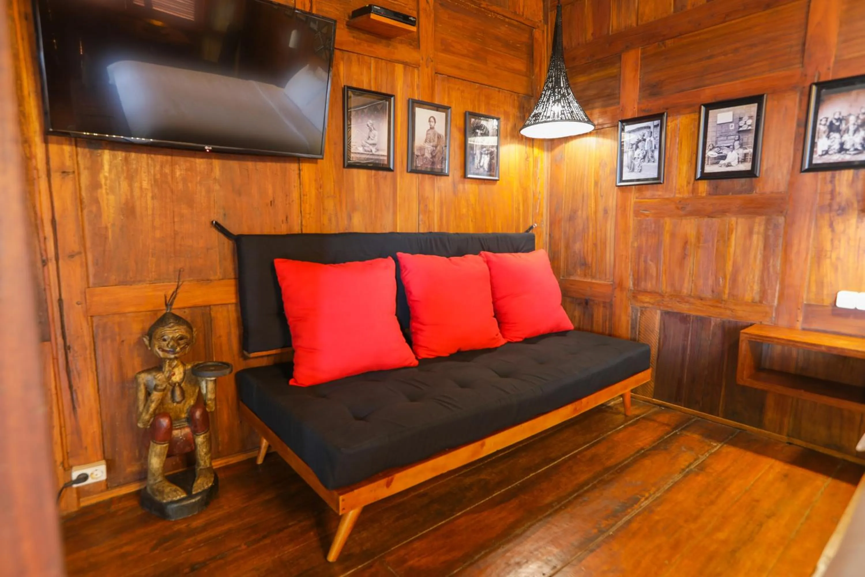 TV and multimedia in Joglo Exotico