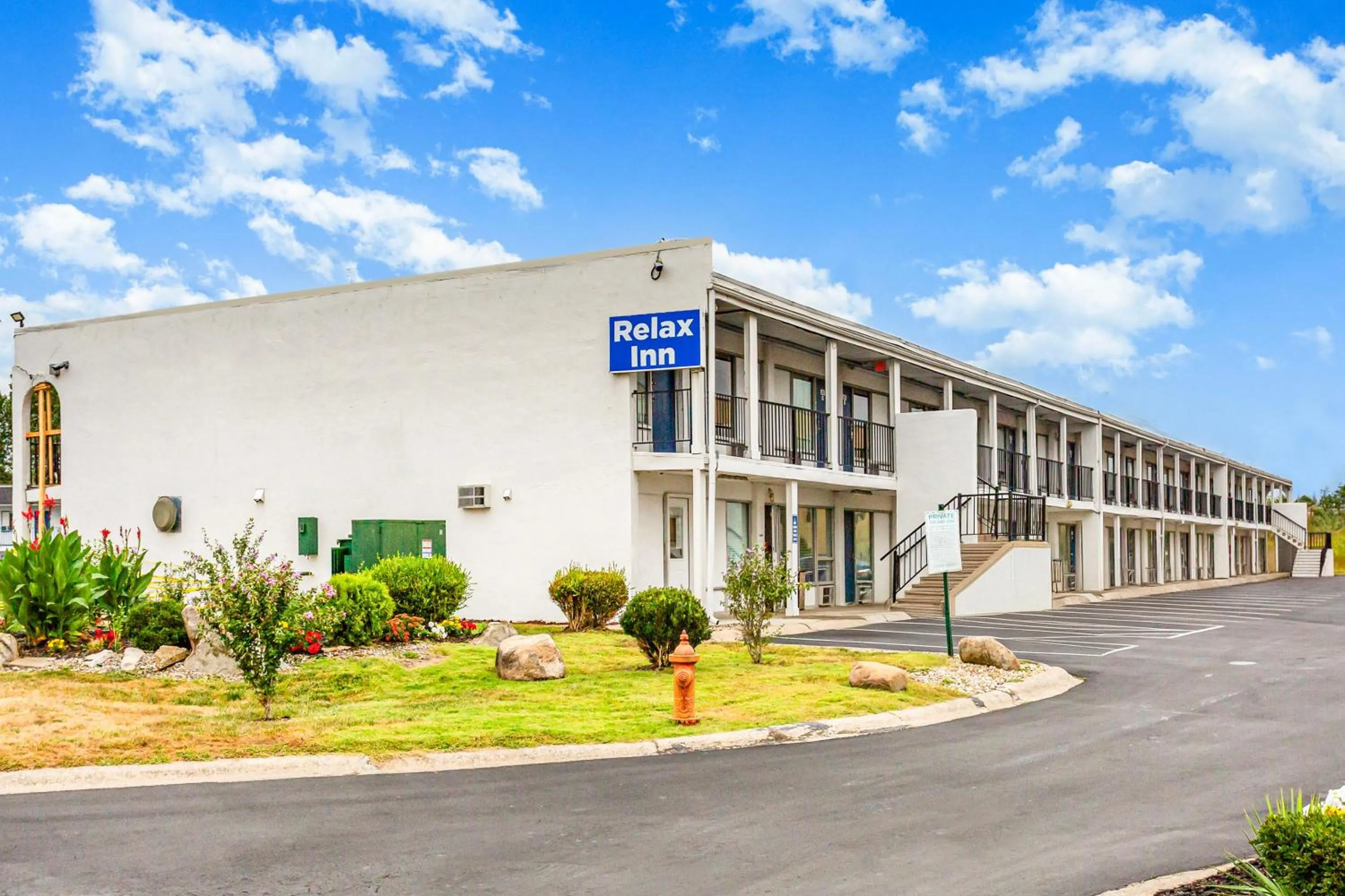 Facade/entrance in Relax Inn by OYO Columbus OH I 70