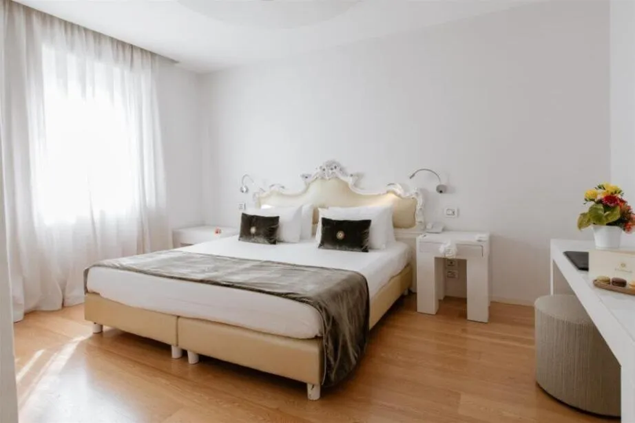 Bed in Boscolo Nice Hotel & Spa