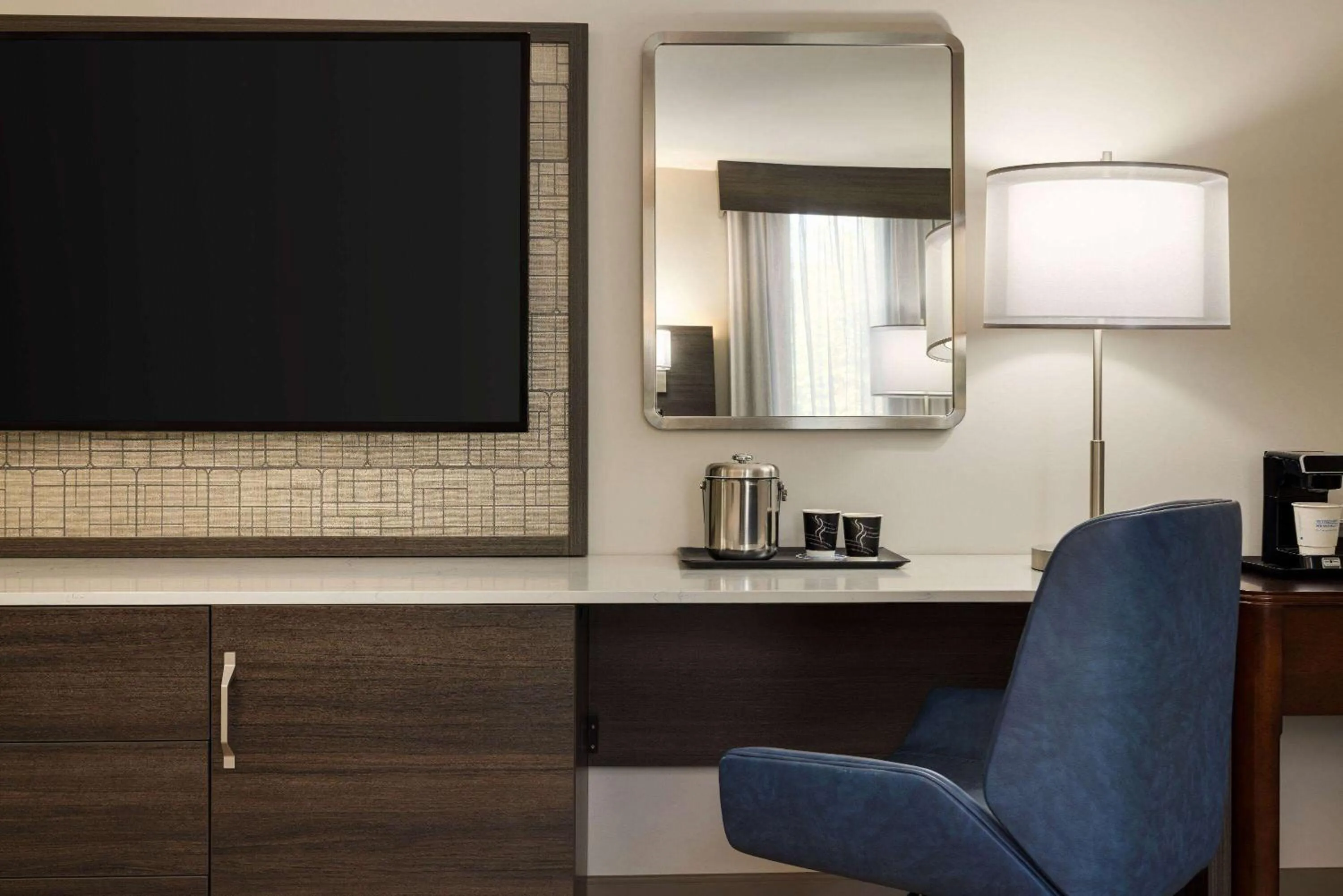 Photo of the whole room in Wyndham Phoenix Airport - Tempe