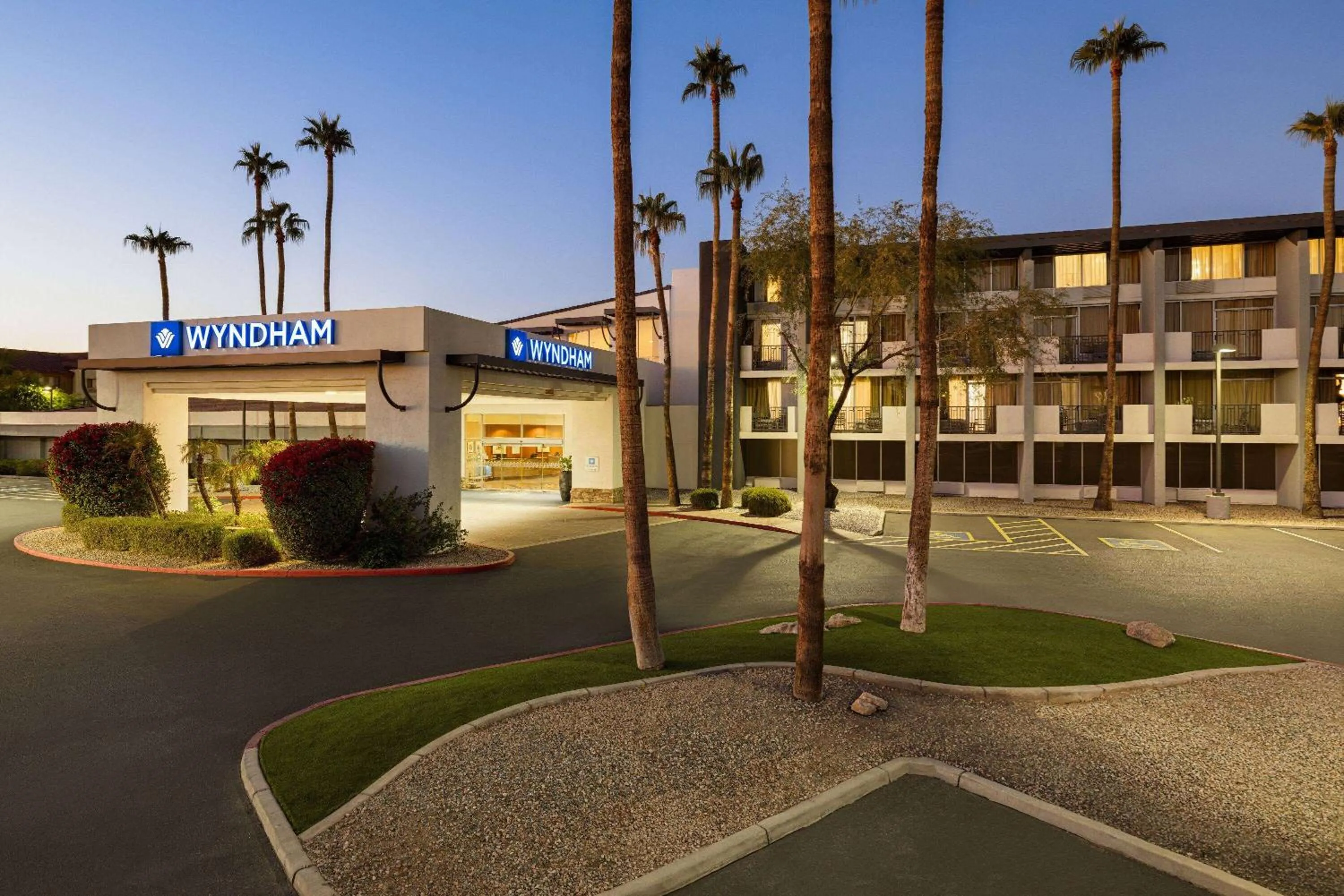 Property building in Wyndham Phoenix Airport - Tempe