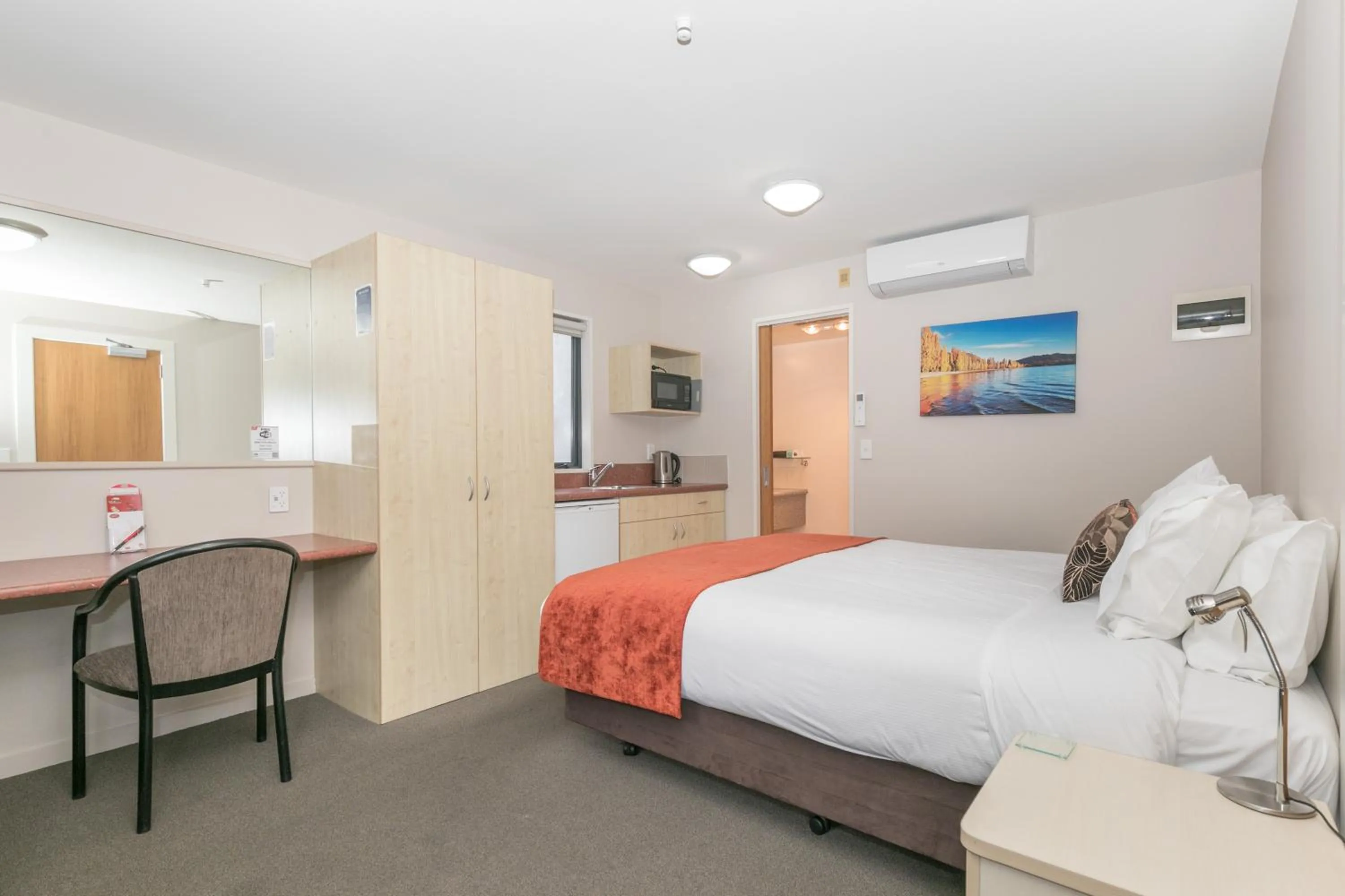 Photo of the whole room, Bed in Bella Vista Motel Lake Wanaka