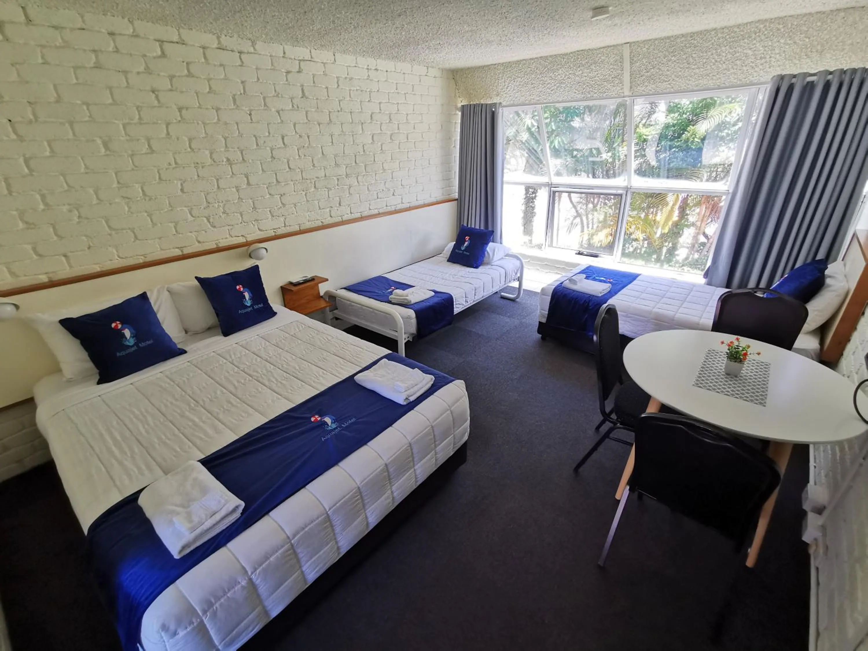 Photo of the whole room, Bed in Aquajet Motel