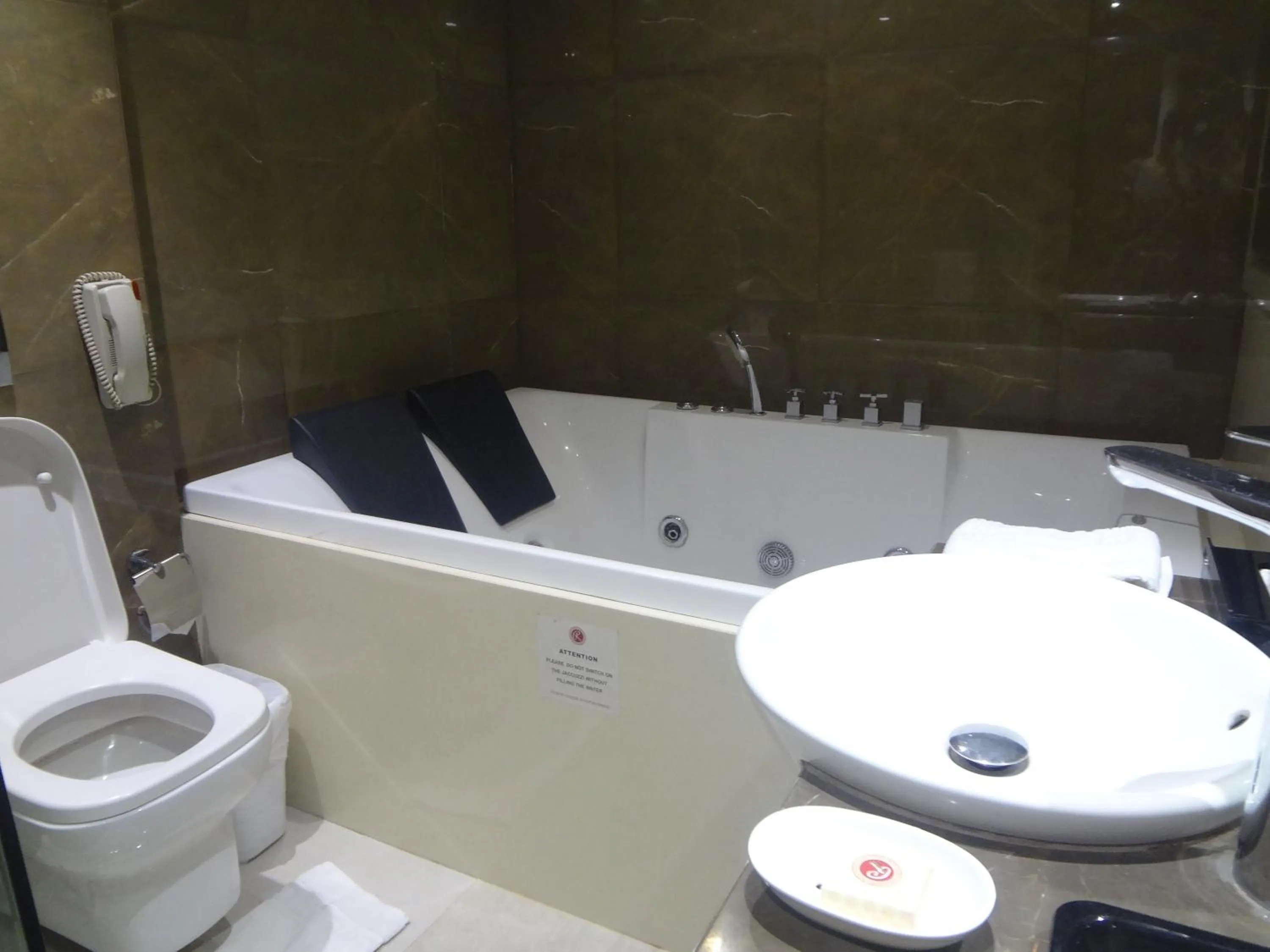 Toilet in Ramee Guestline Hotel Juhu