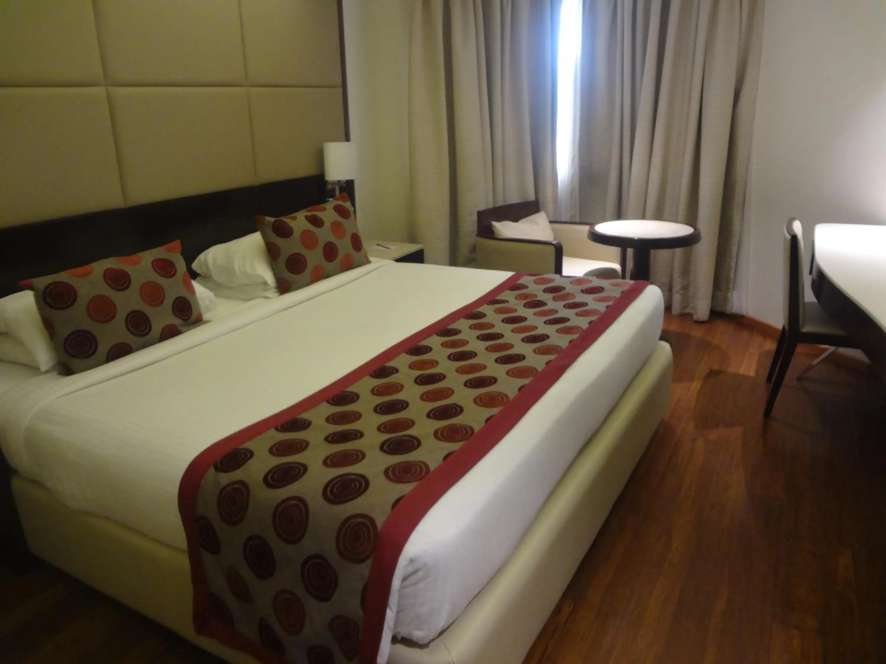 Bed in Ramee Guestline Hotel Juhu