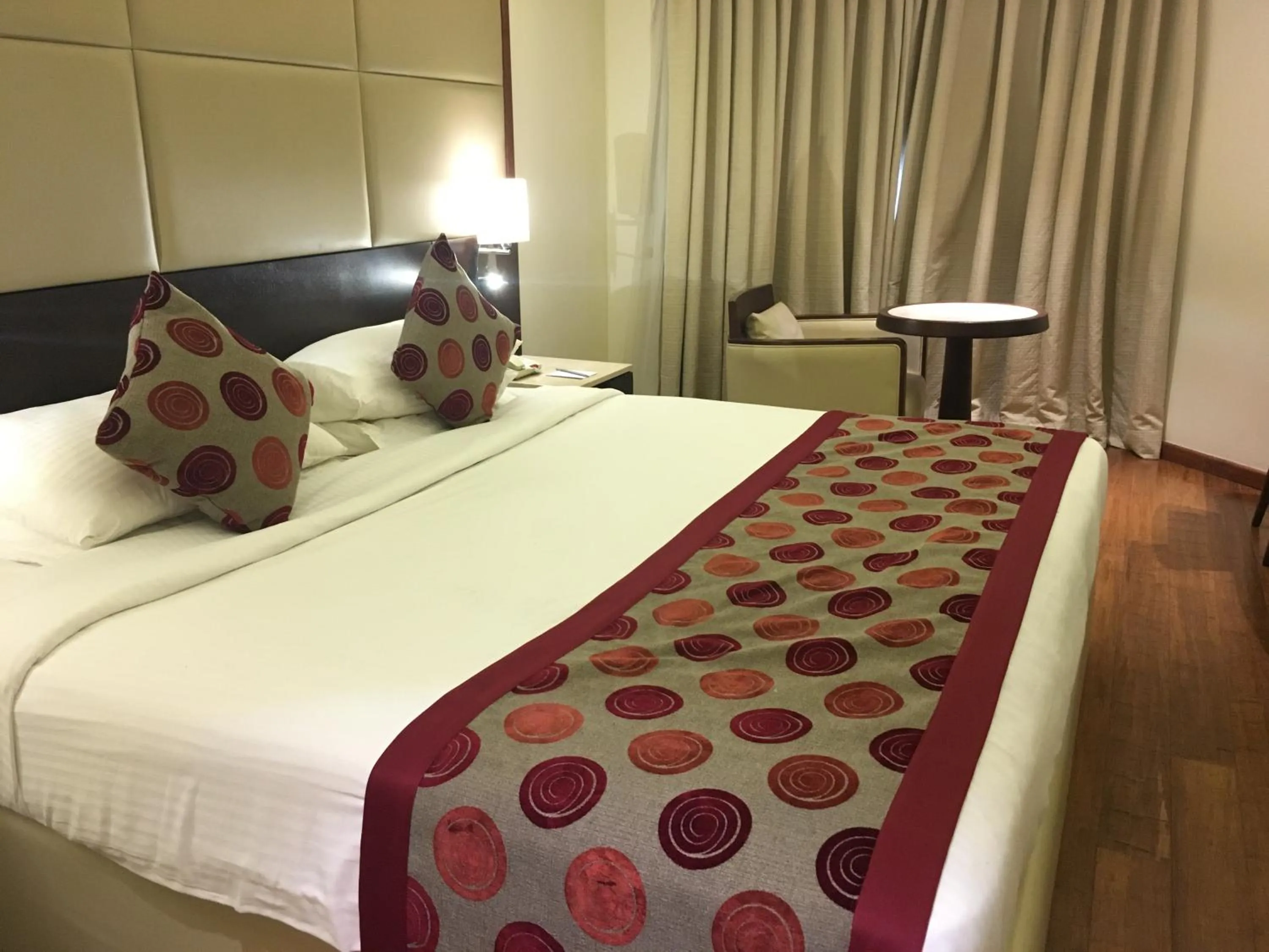 Bedroom, Bed in Ramee Guestline Hotel Juhu