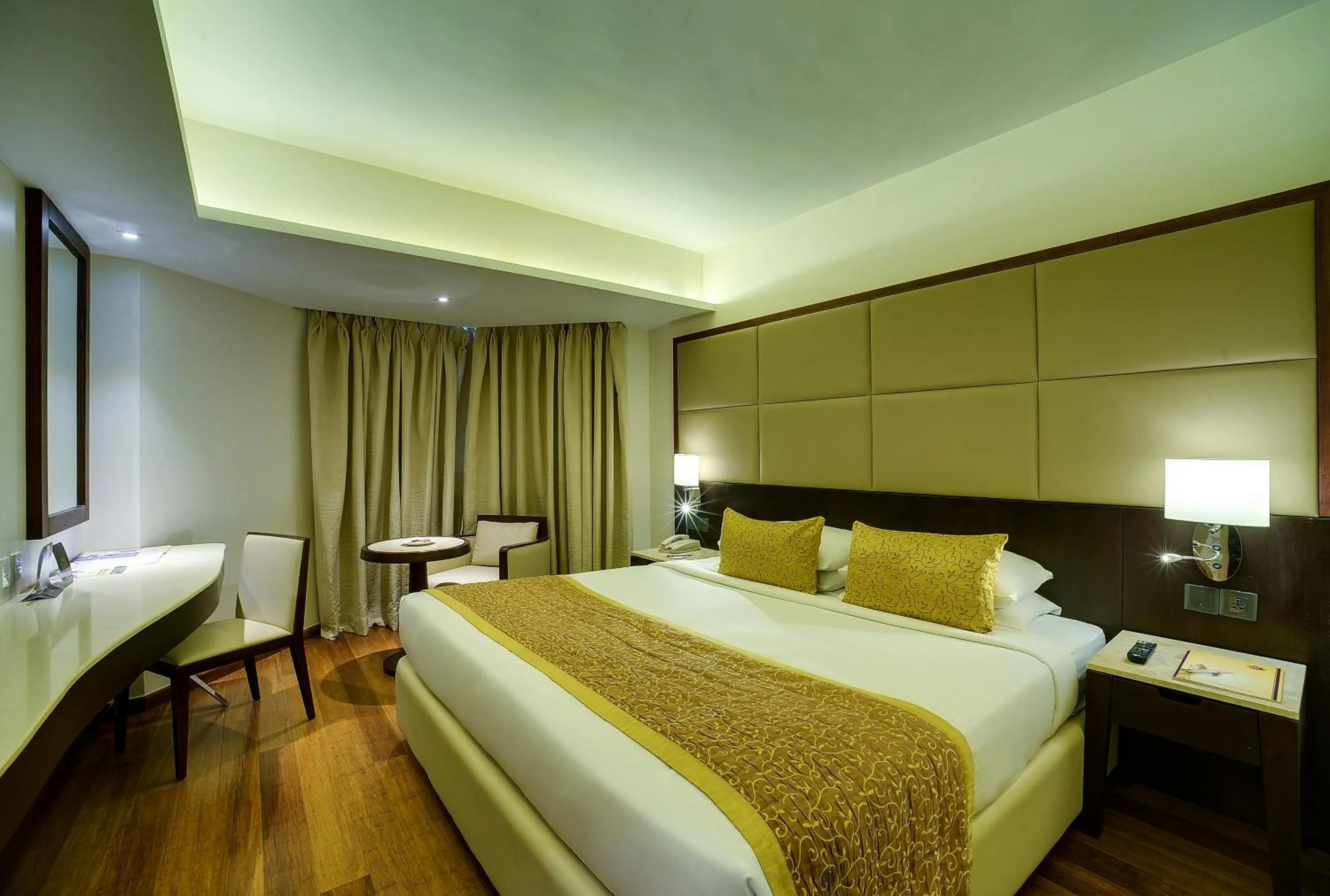 Photo of the whole room, Bed in Ramee Guestline Hotel Juhu