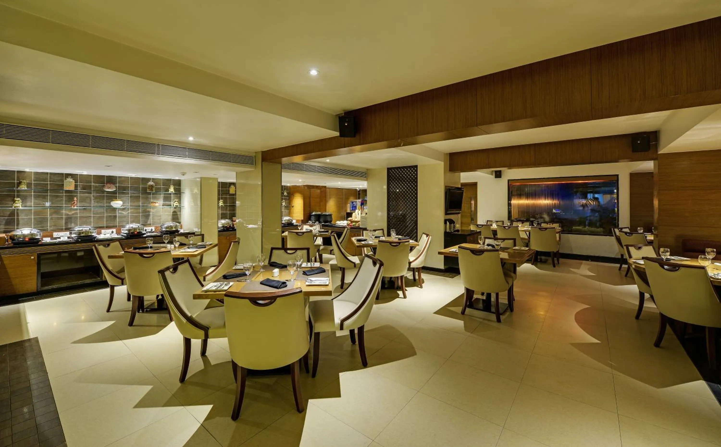 Restaurant/places to eat in Ramee Guestline Hotel Juhu