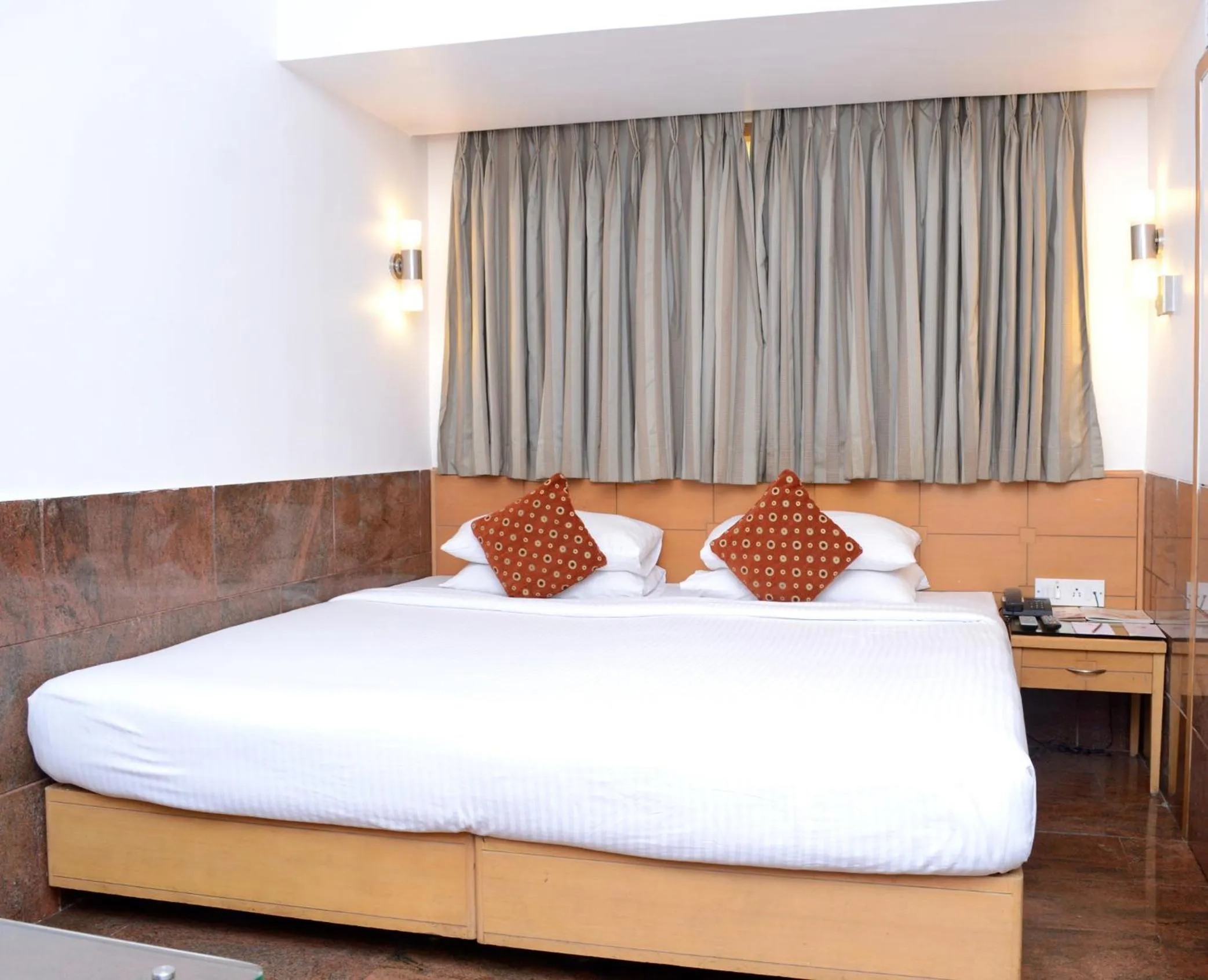 Bedroom, Bed in Ramee Guestline Hotel Khar