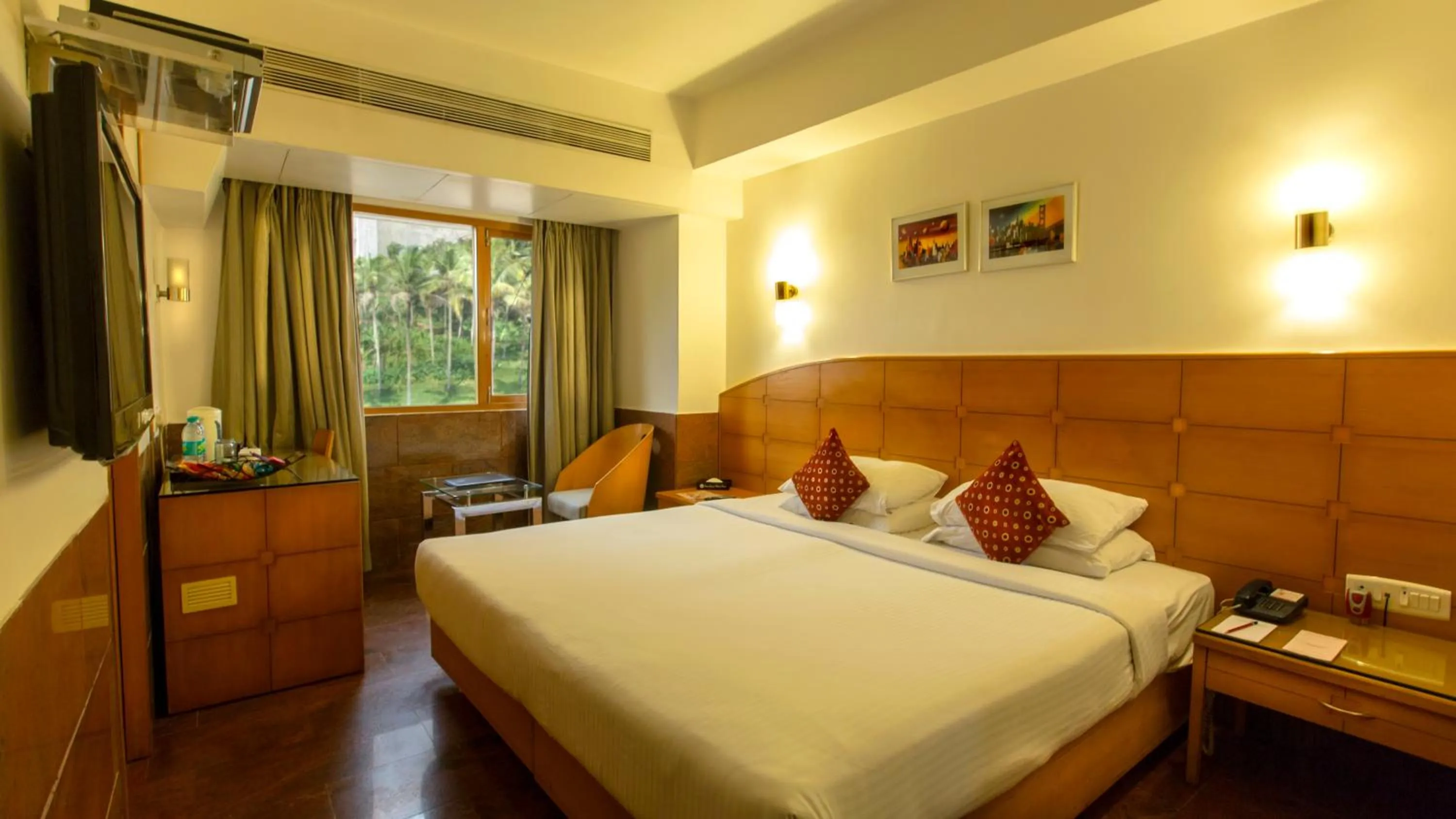 Day, Bed in Ramee Guestline Hotel Khar