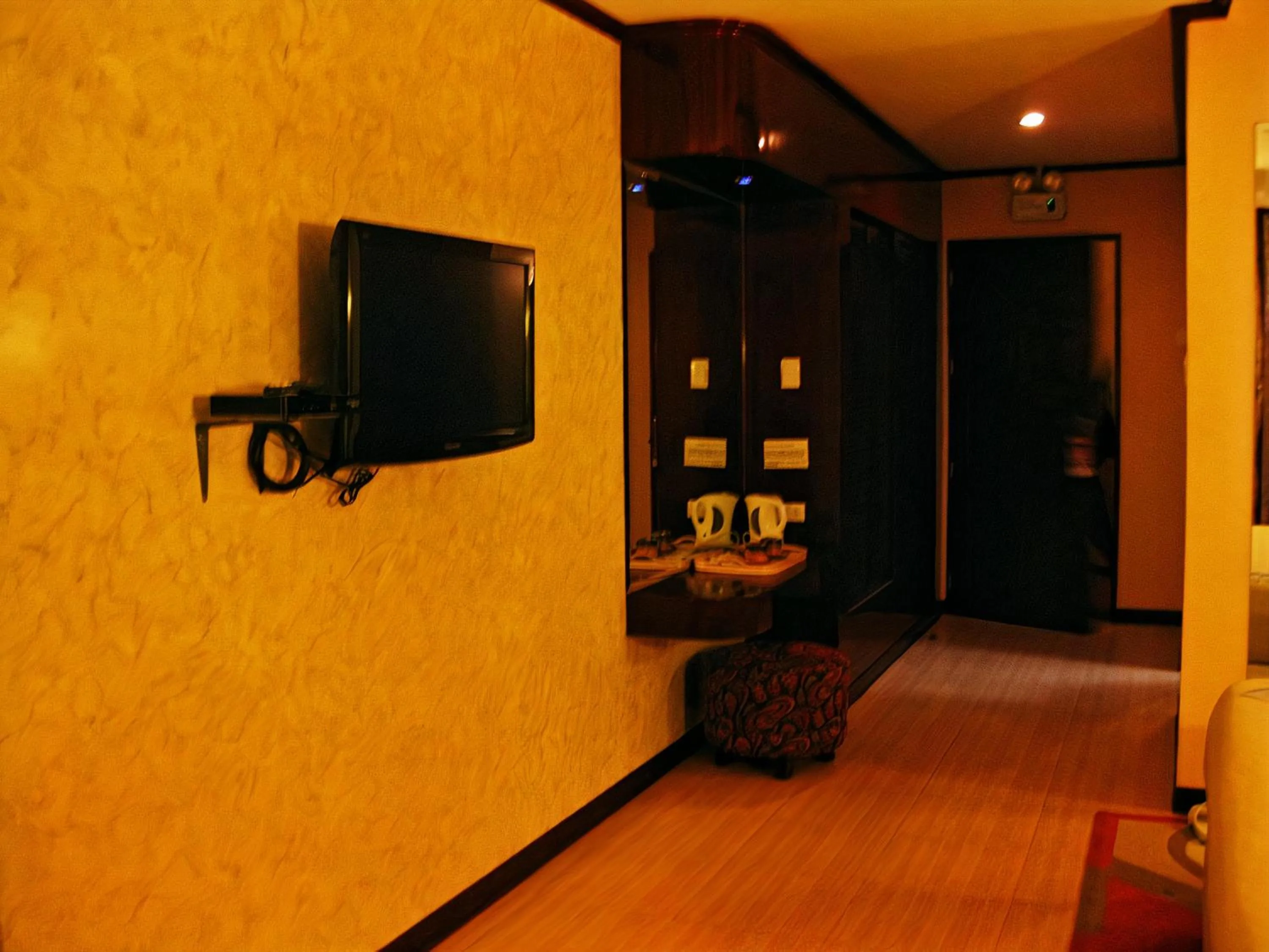 TV and multimedia, TV/Entertainment Center in Cebu Dulcinea Hotel and Suites-MACTAN AIRPORT HOTEL