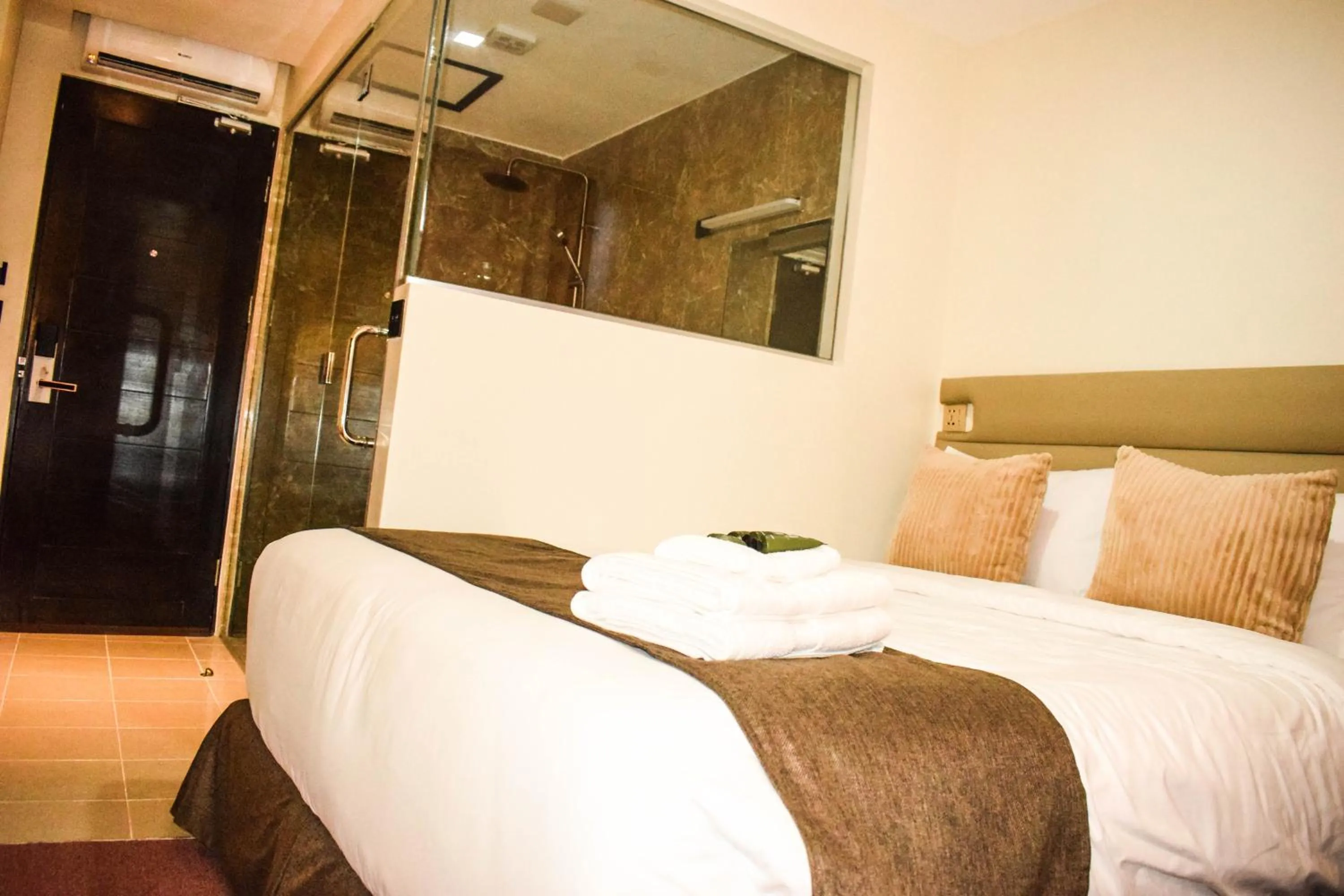 Bed in Cebu Dulcinea Hotel and Suites-MACTAN AIRPORT HOTEL