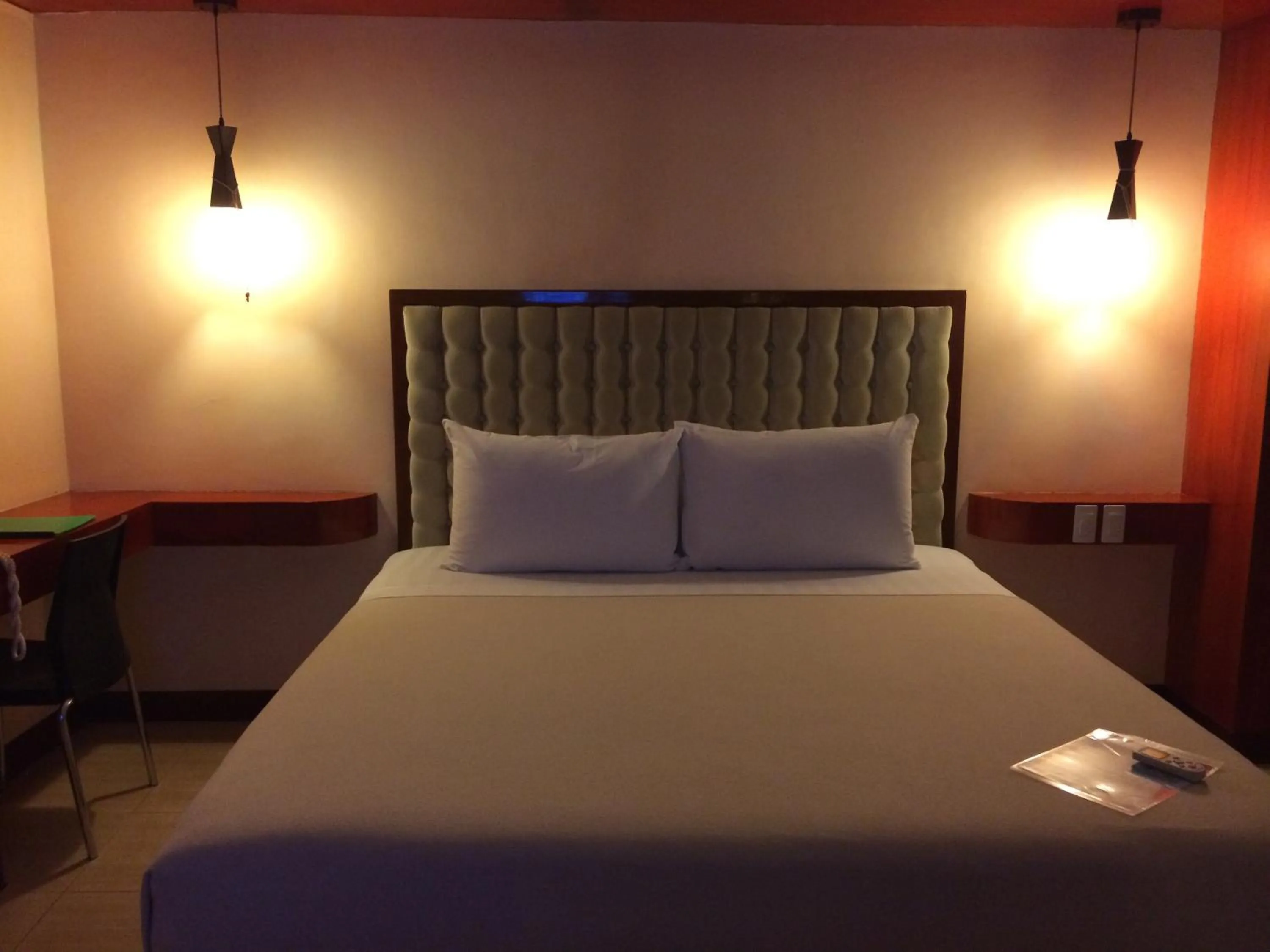 Bed in Cebu Dulcinea Hotel and Suites-MACTAN AIRPORT HOTEL