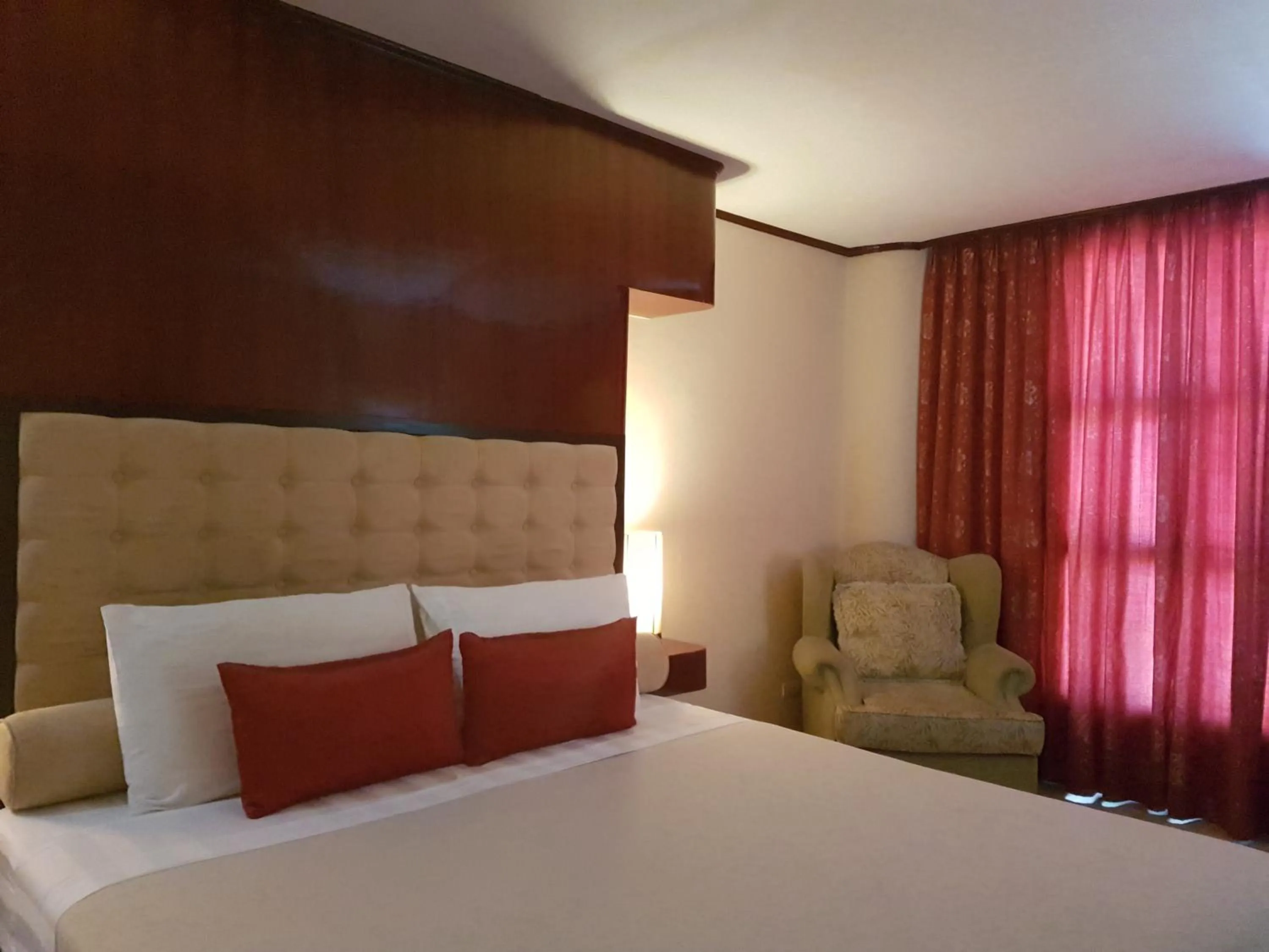 Bed in Cebu Dulcinea Hotel and Suites-MACTAN AIRPORT HOTEL