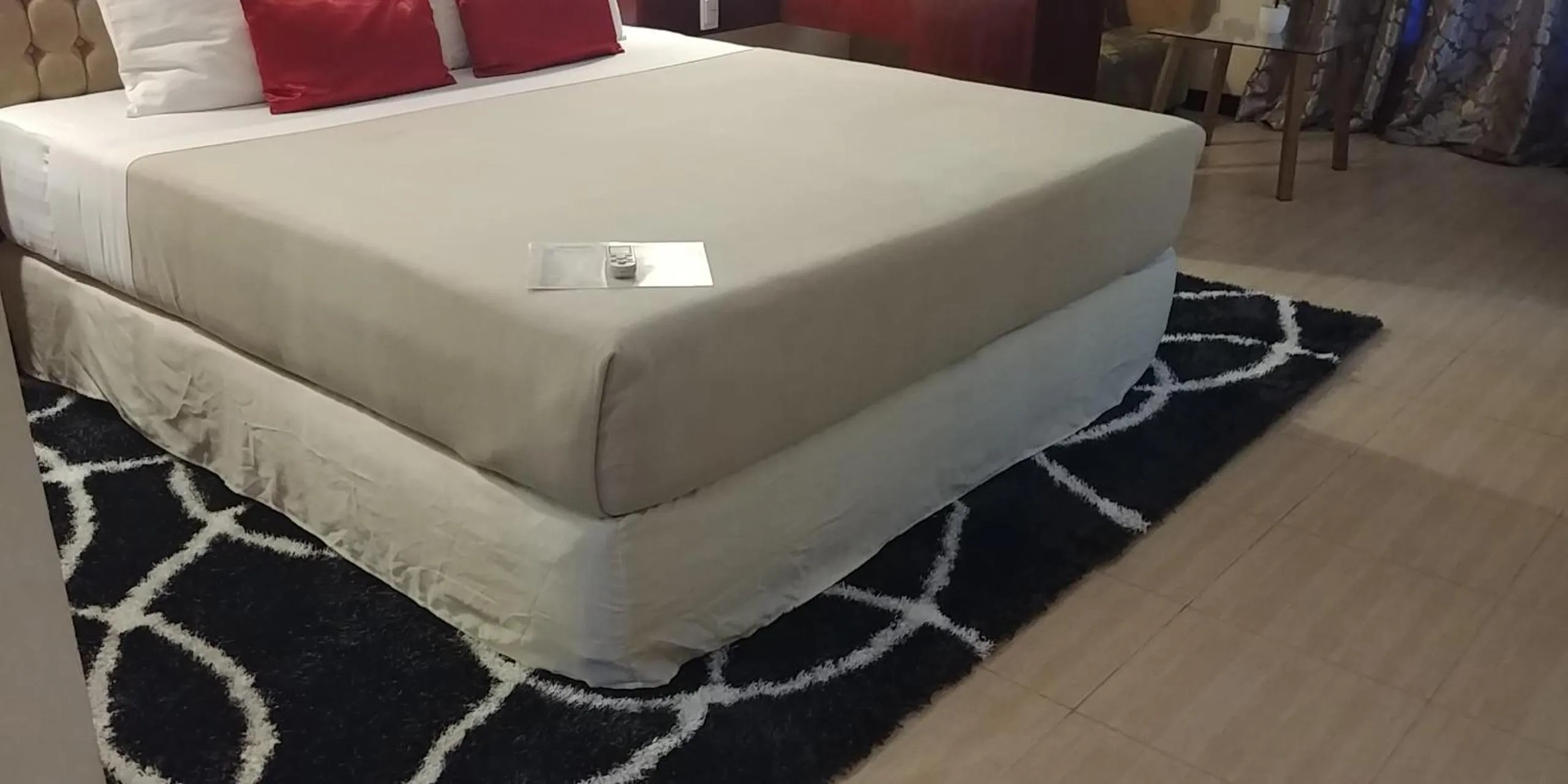 Bed in Cebu Dulcinea Hotel and Suites-MACTAN AIRPORT HOTEL