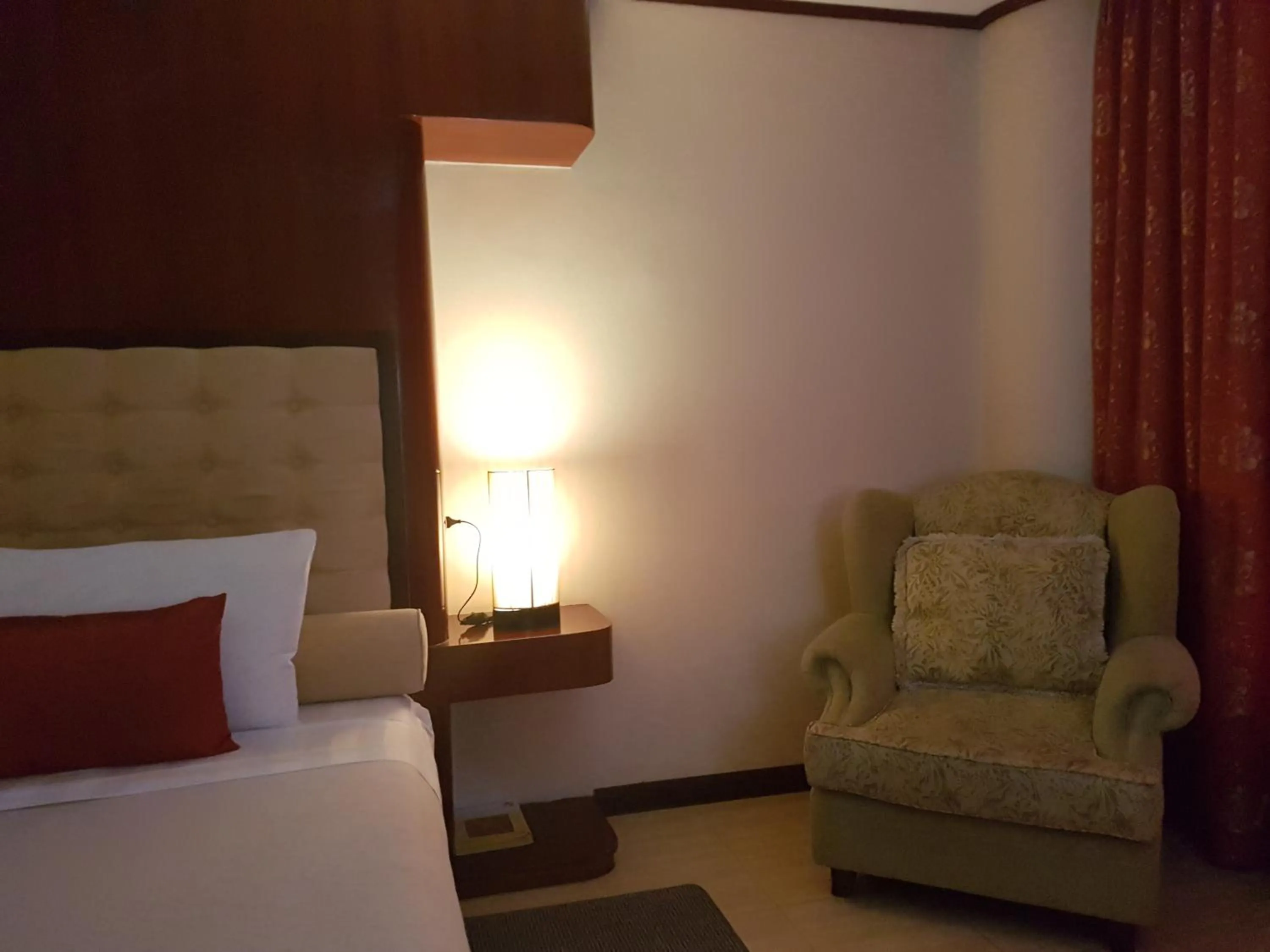 Bed in Cebu Dulcinea Hotel and Suites-MACTAN AIRPORT HOTEL