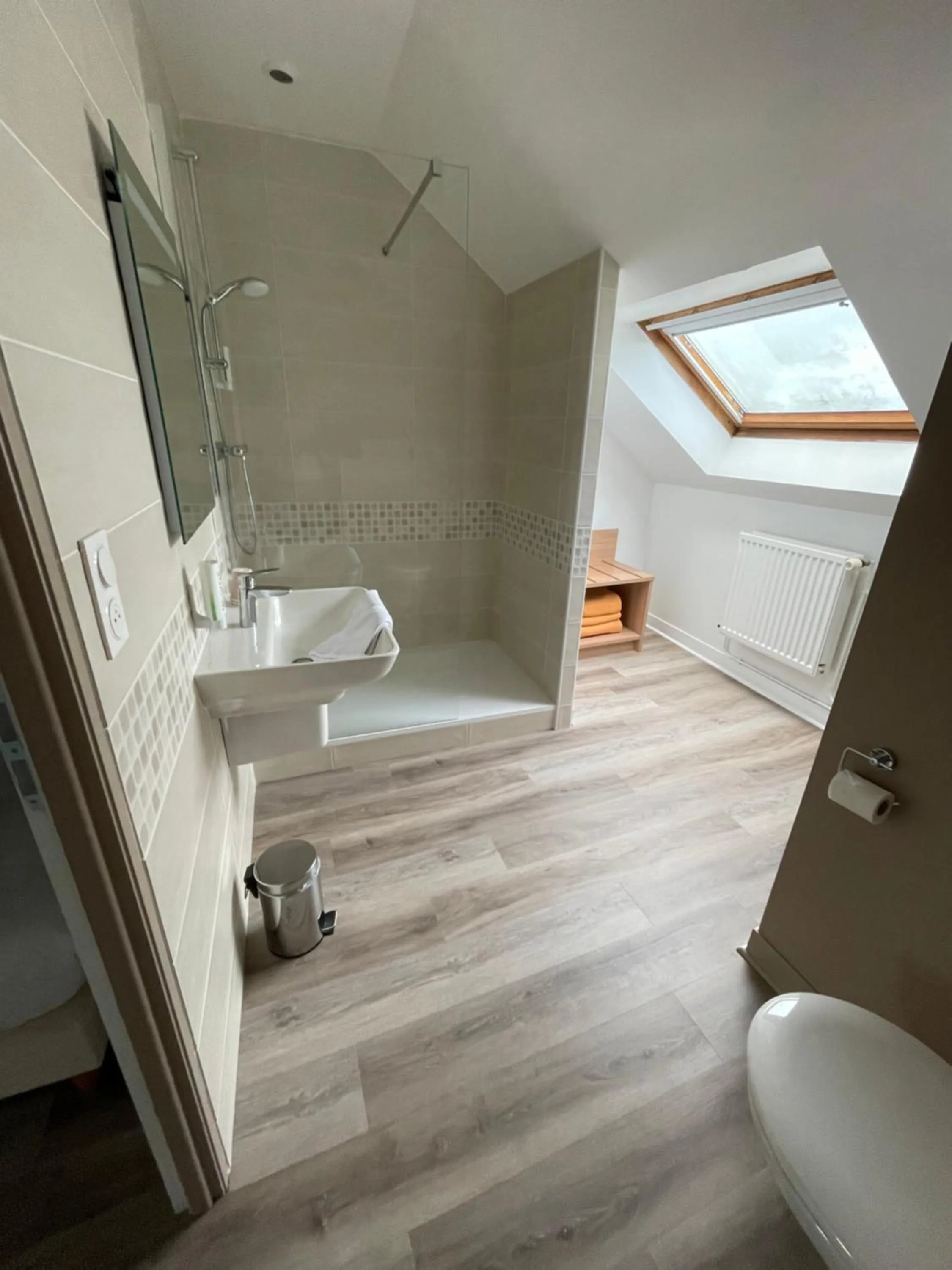 Bathroom in Hôtel Du Commerce