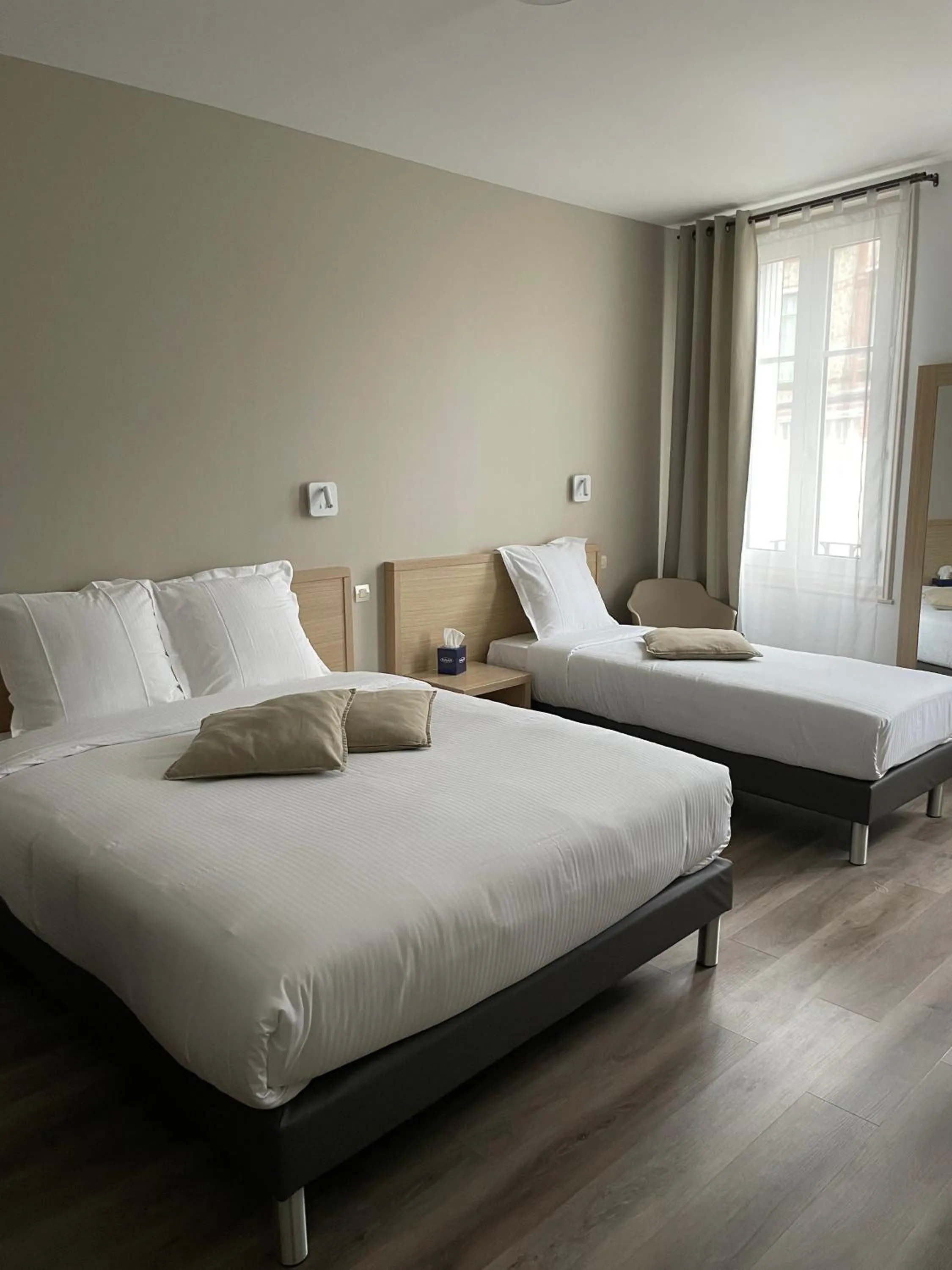 Bed in Hôtel Du Commerce