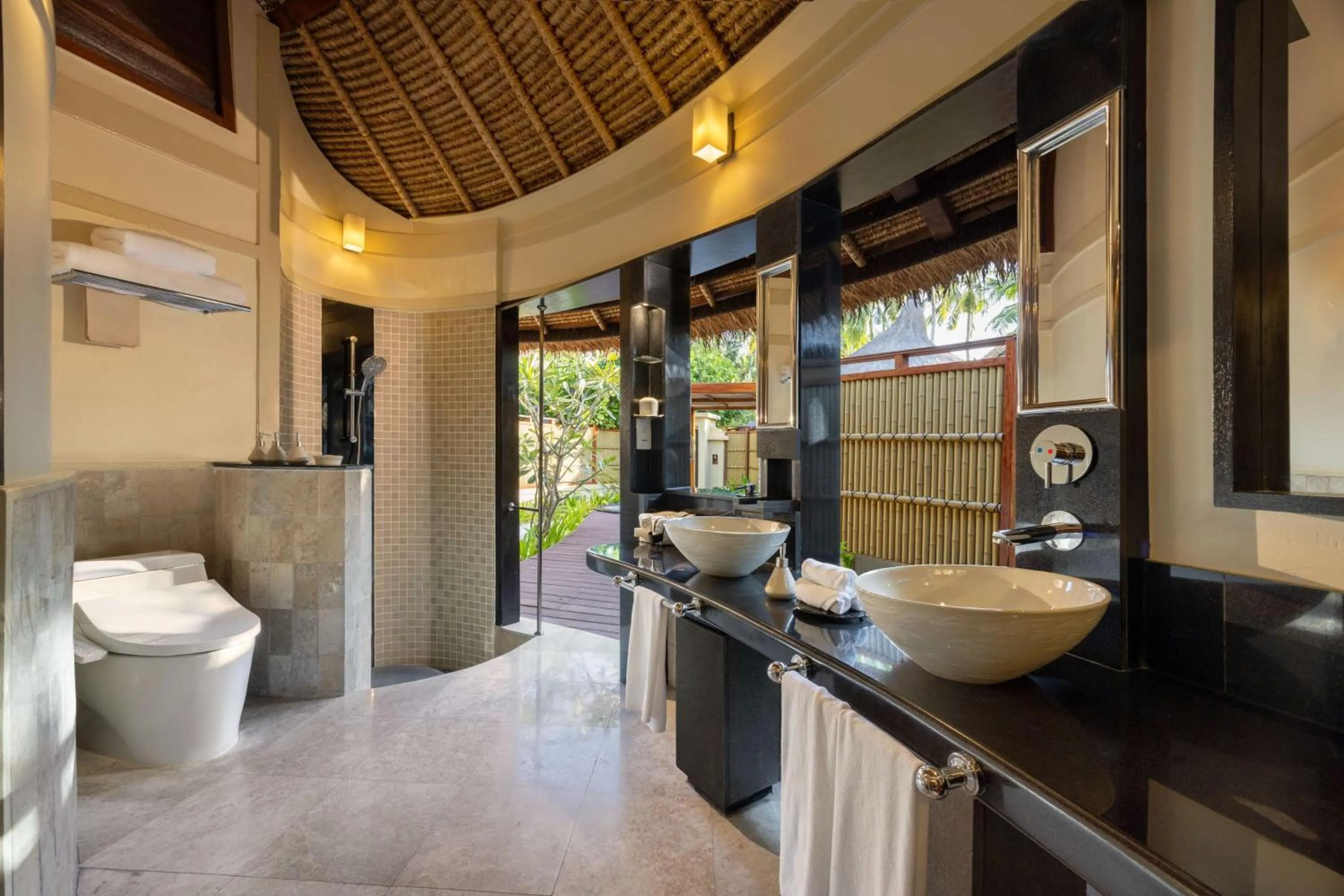 Bathroom in Banyan Tree Vabbinfaru