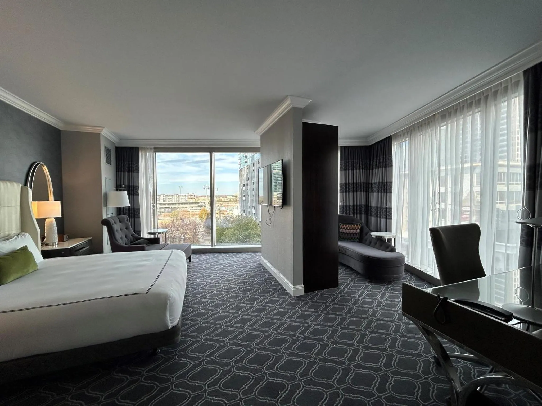 Photo of the whole room, Bed in Kimpton Tryon Park Hotel by IHG