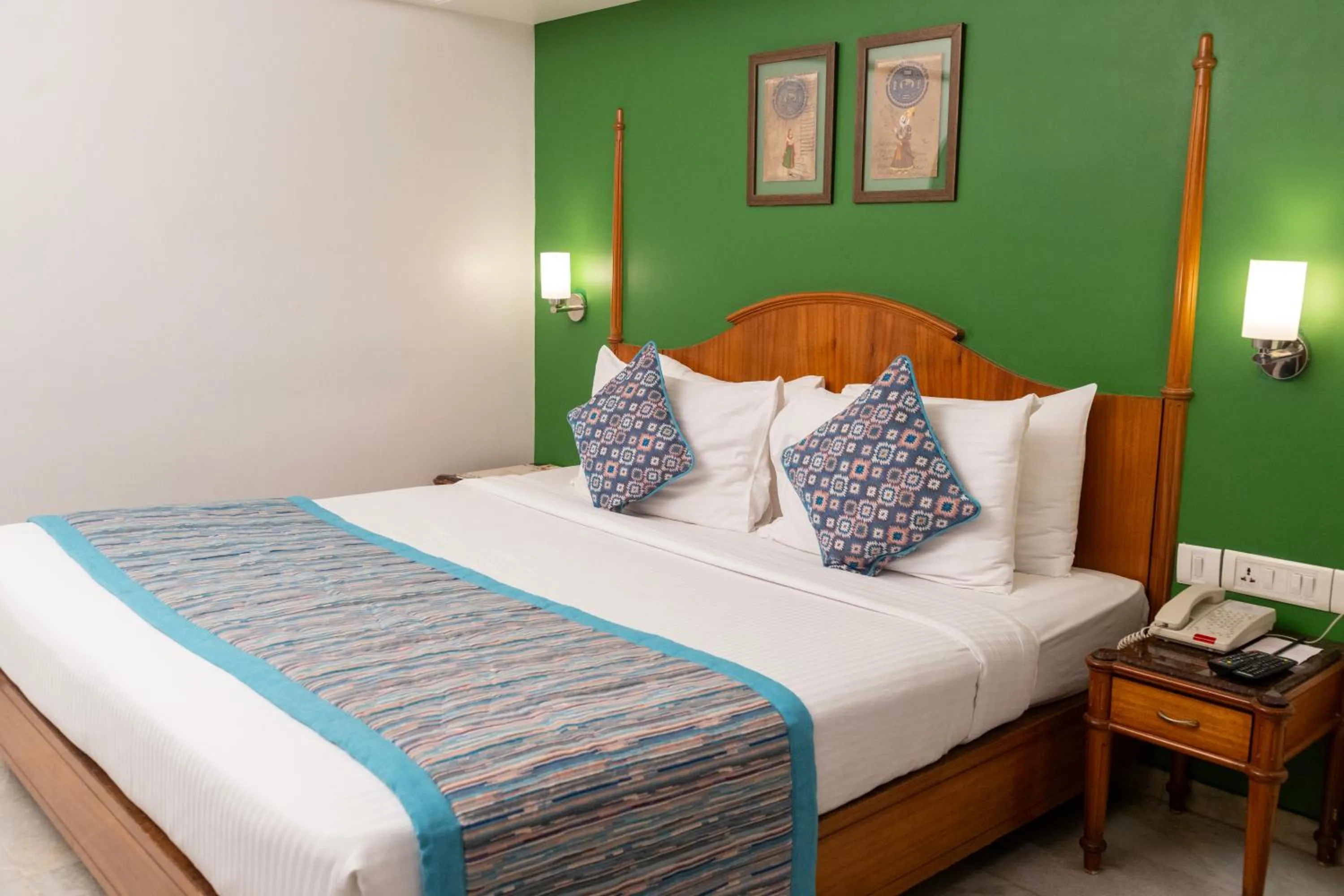 Bed in Ramee Guestline Hotel Dadar
