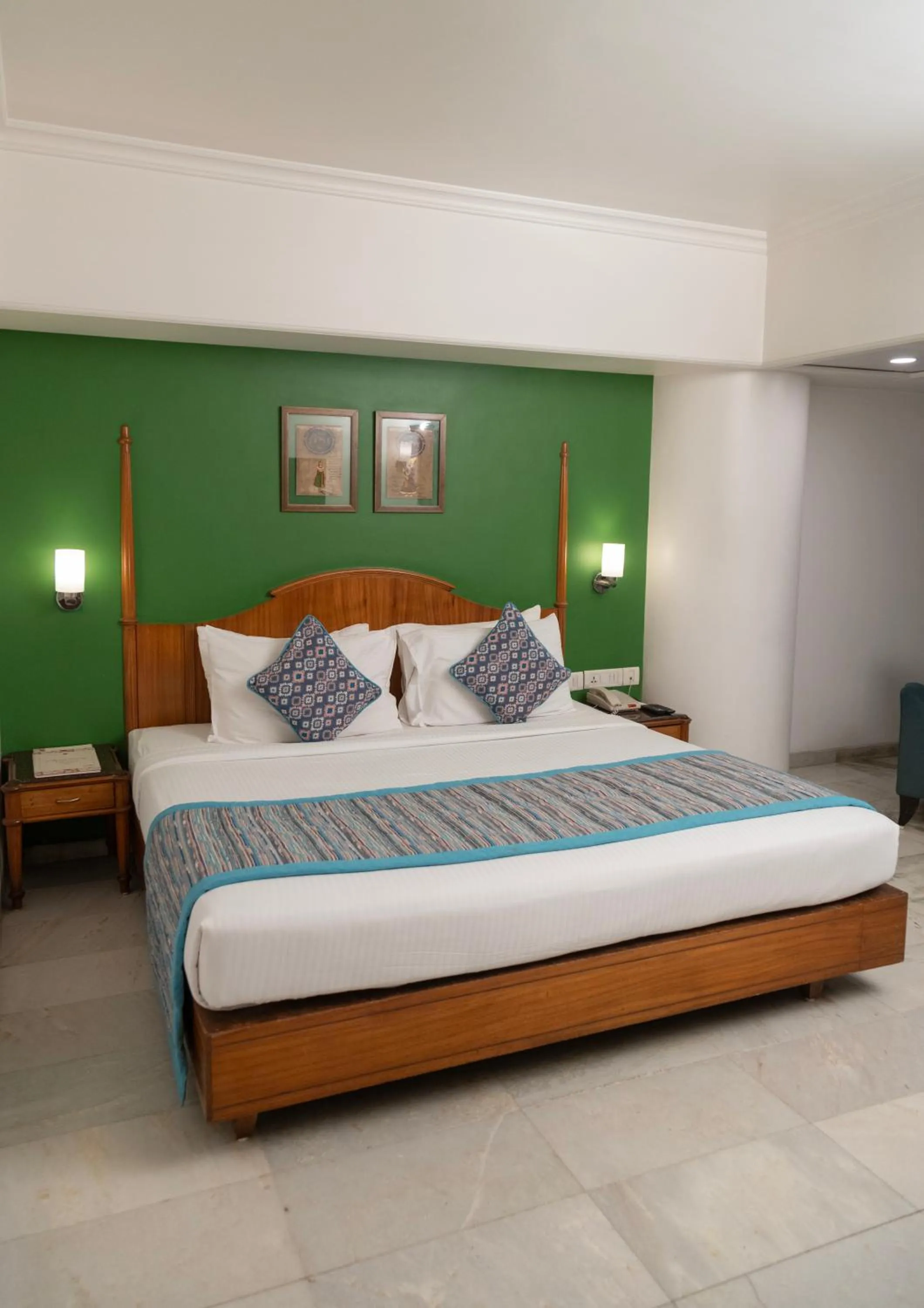 Bed in Ramee Guestline Hotel Dadar