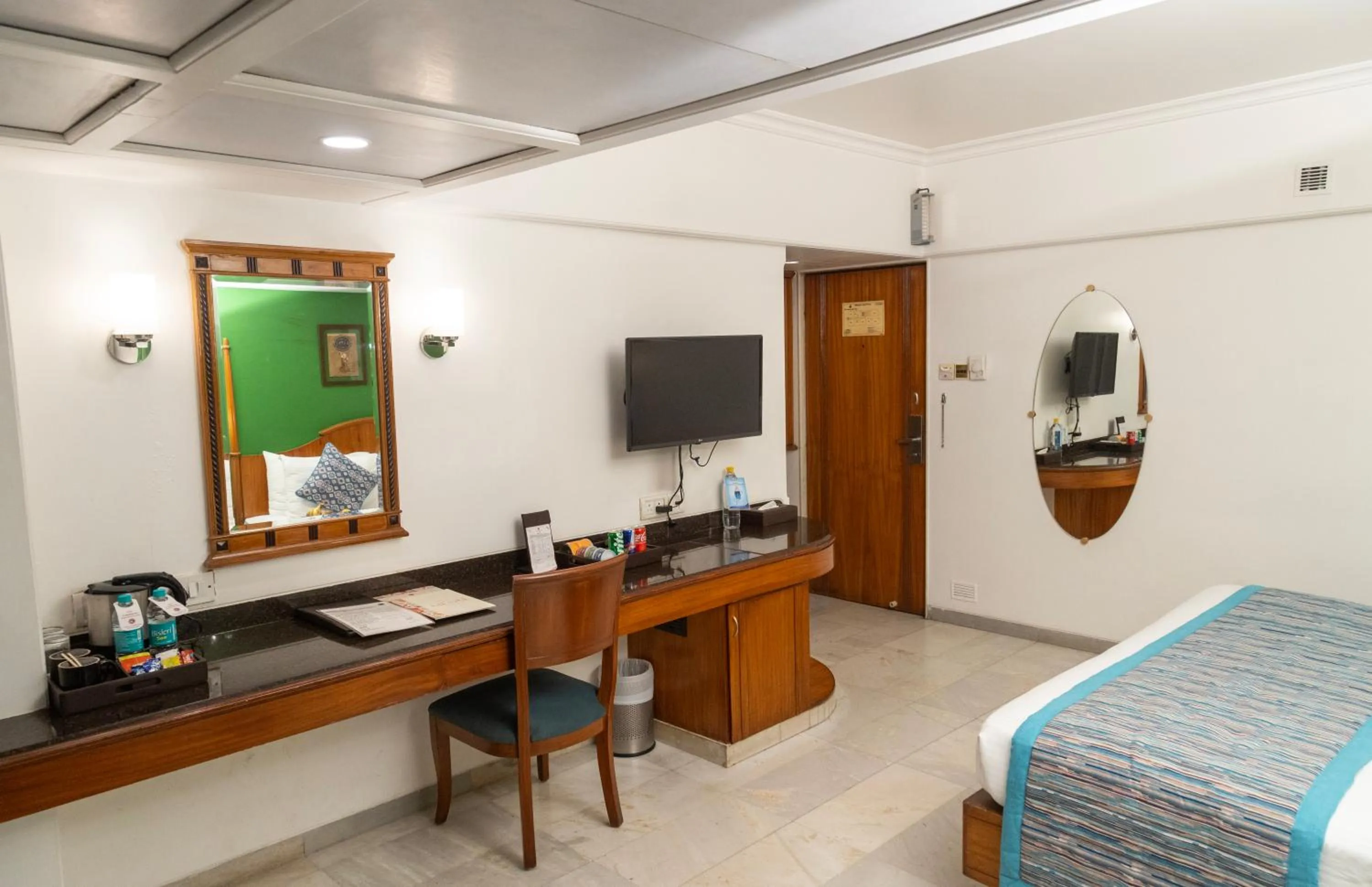 Bed in Ramee Guestline Hotel Dadar