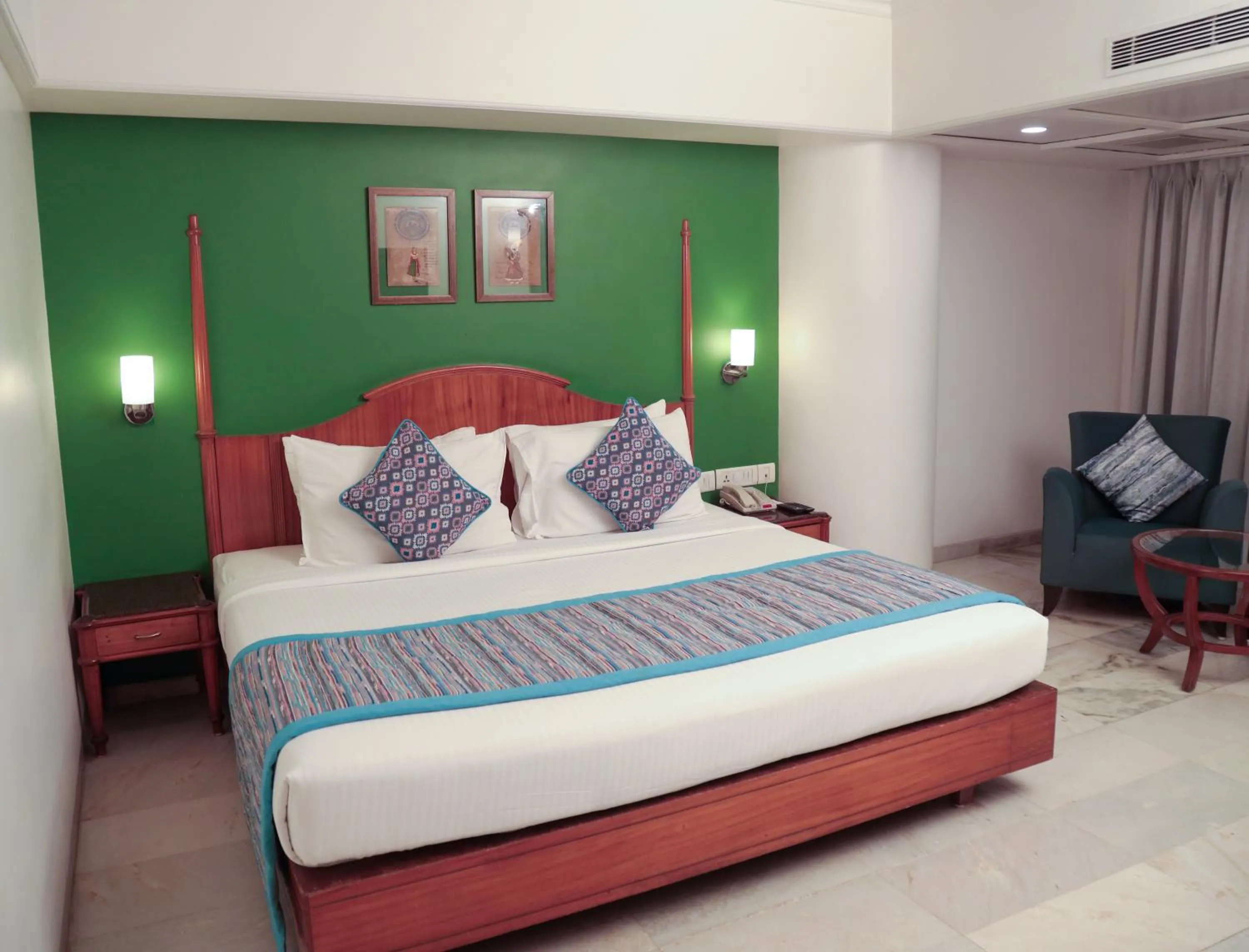 Bed in Ramee Guestline Hotel Dadar
