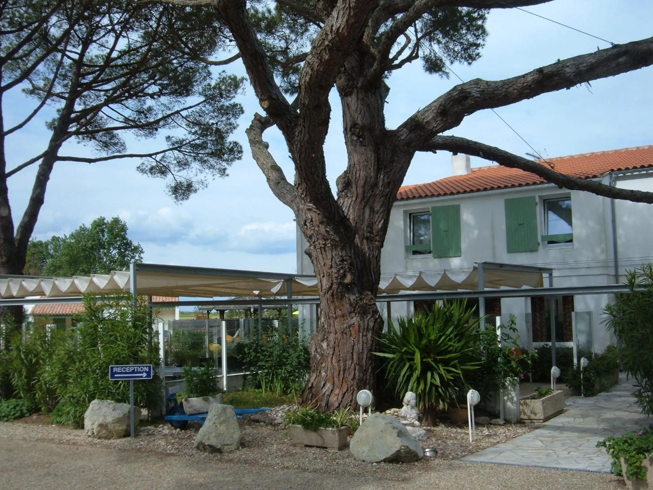 Property building in Le Parasol