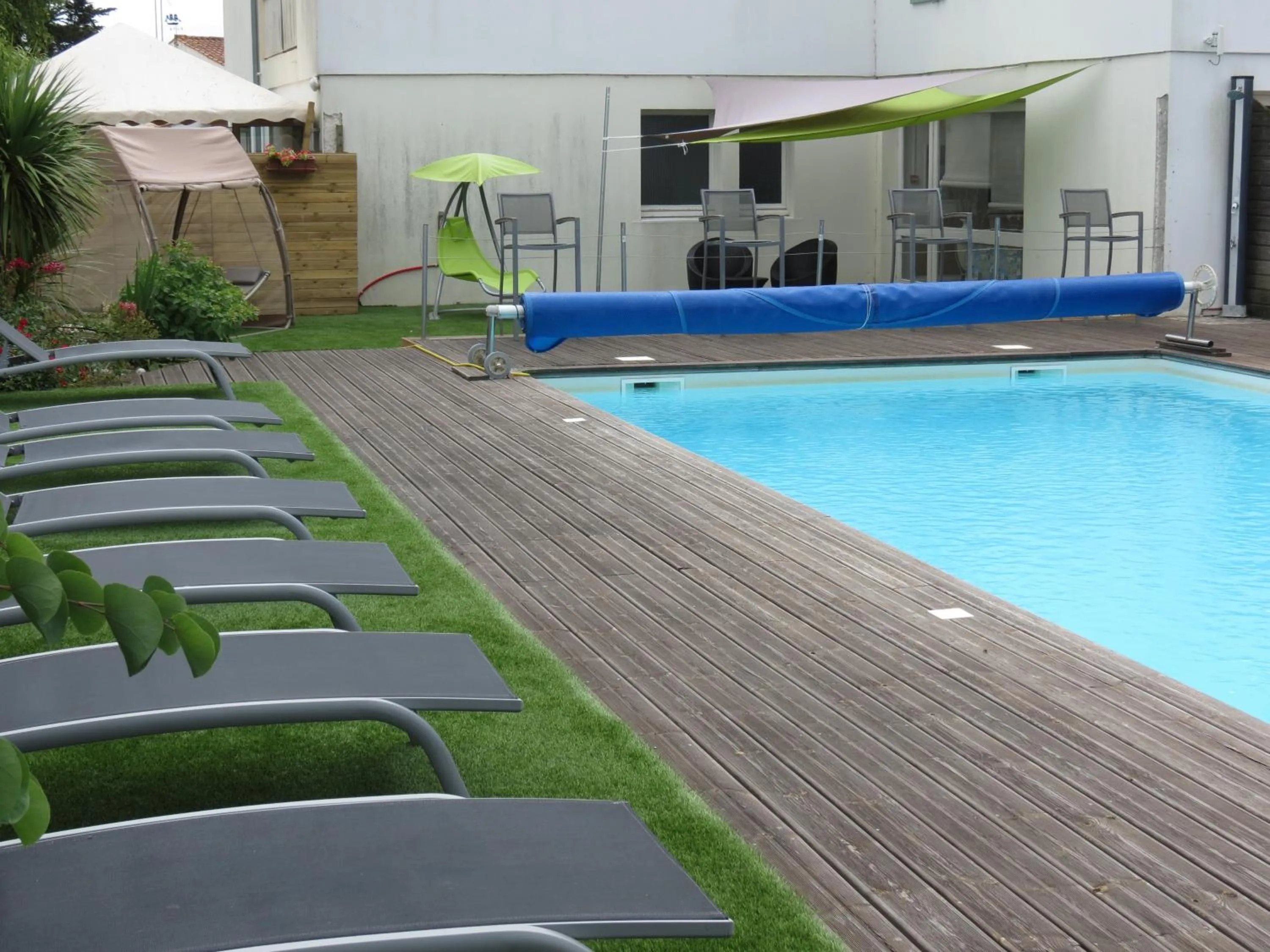 Property building in Le Parasol