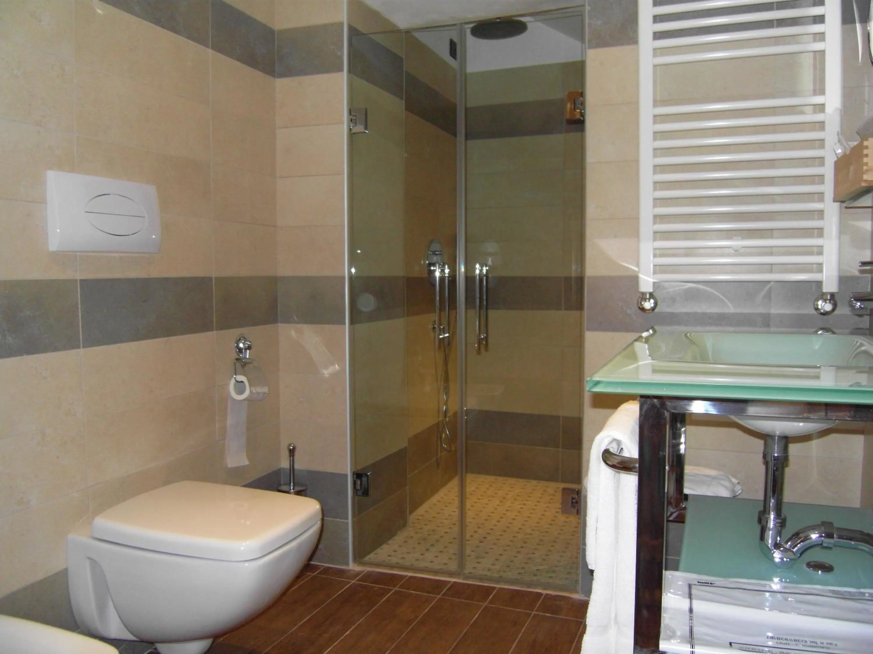 Shower in Ristorante Locanda Milano