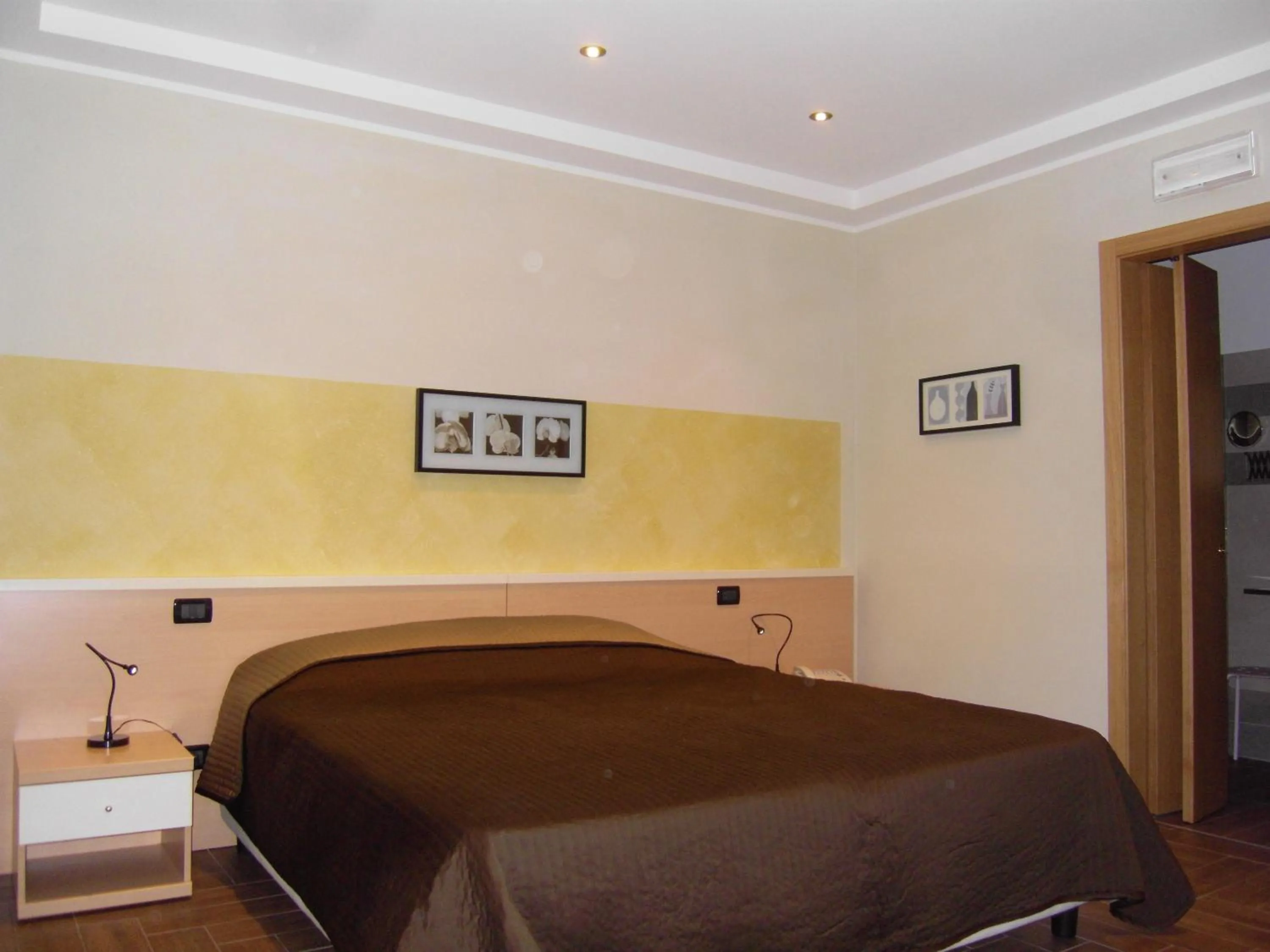 Photo of the whole room, Bed in Ristorante Locanda Milano