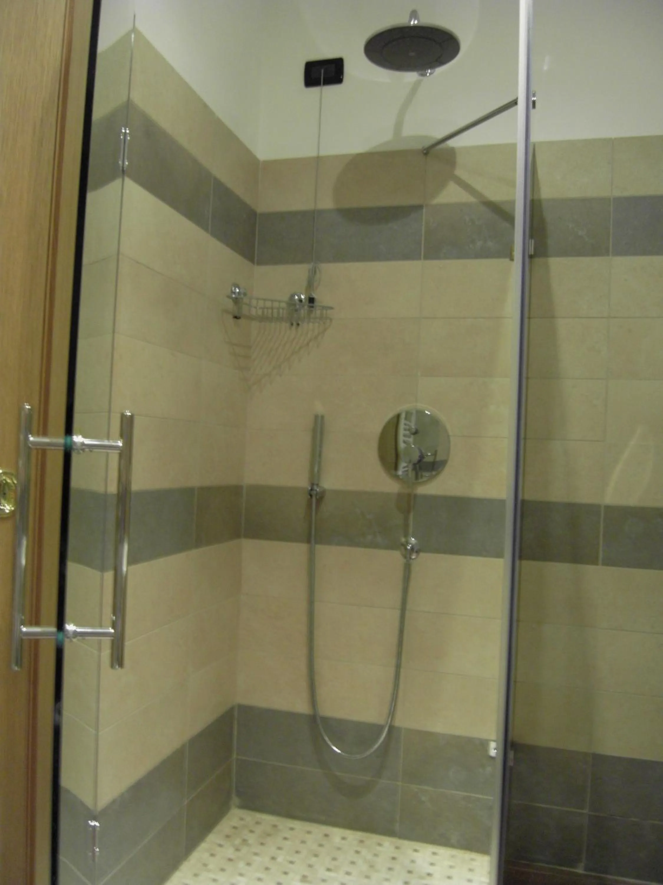 Shower in Ristorante Locanda Milano