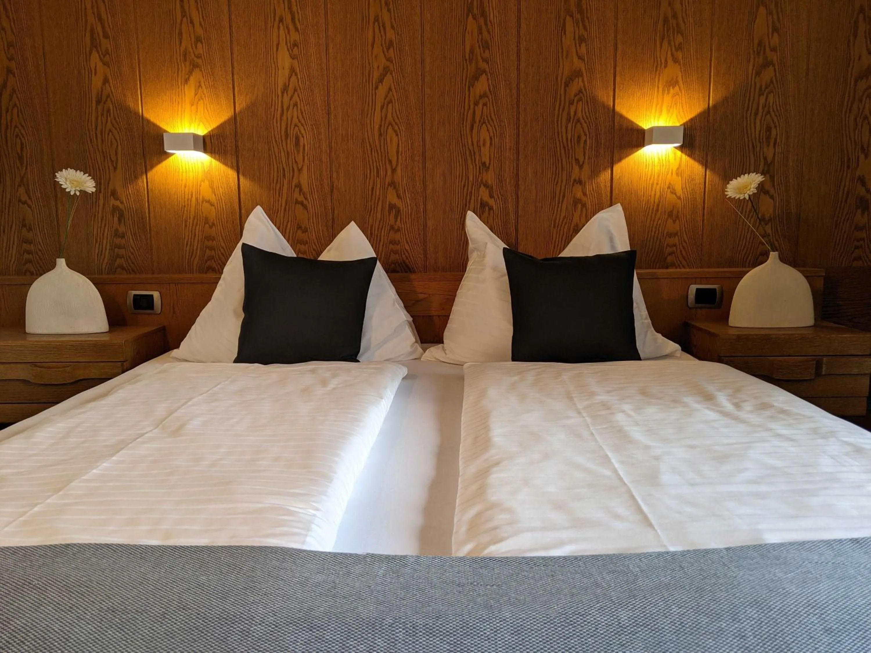 Photo of the whole room, Bed in Hotel Schönbrunn