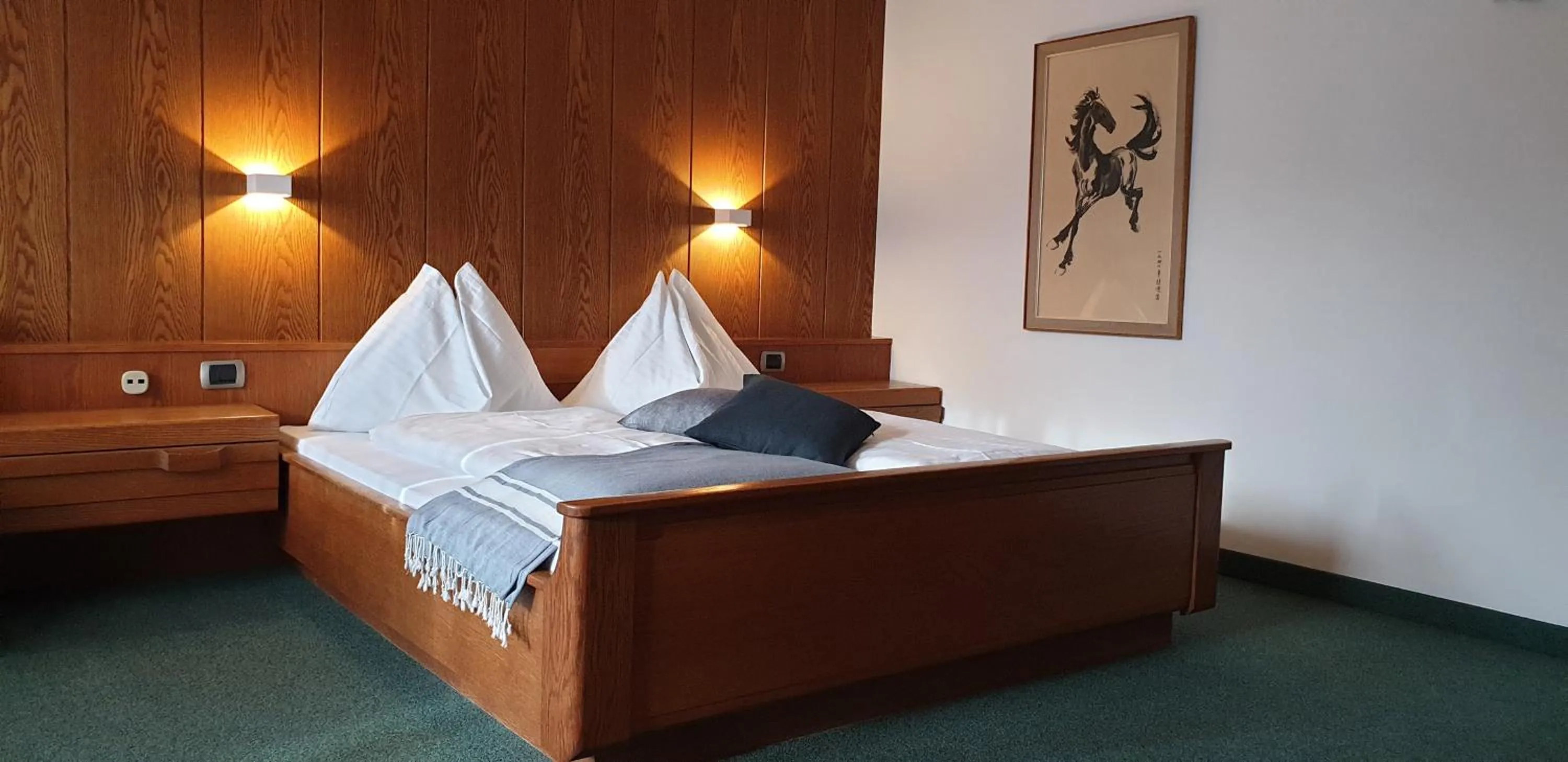 Photo of the whole room, Bed in Hotel Schönbrunn