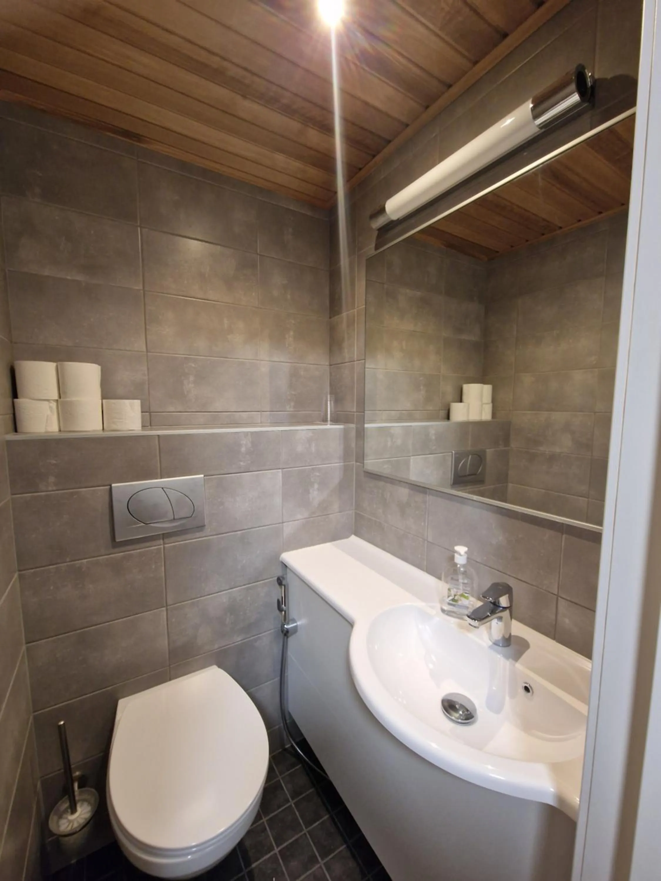 Toilet in Sport Hotel Kantri