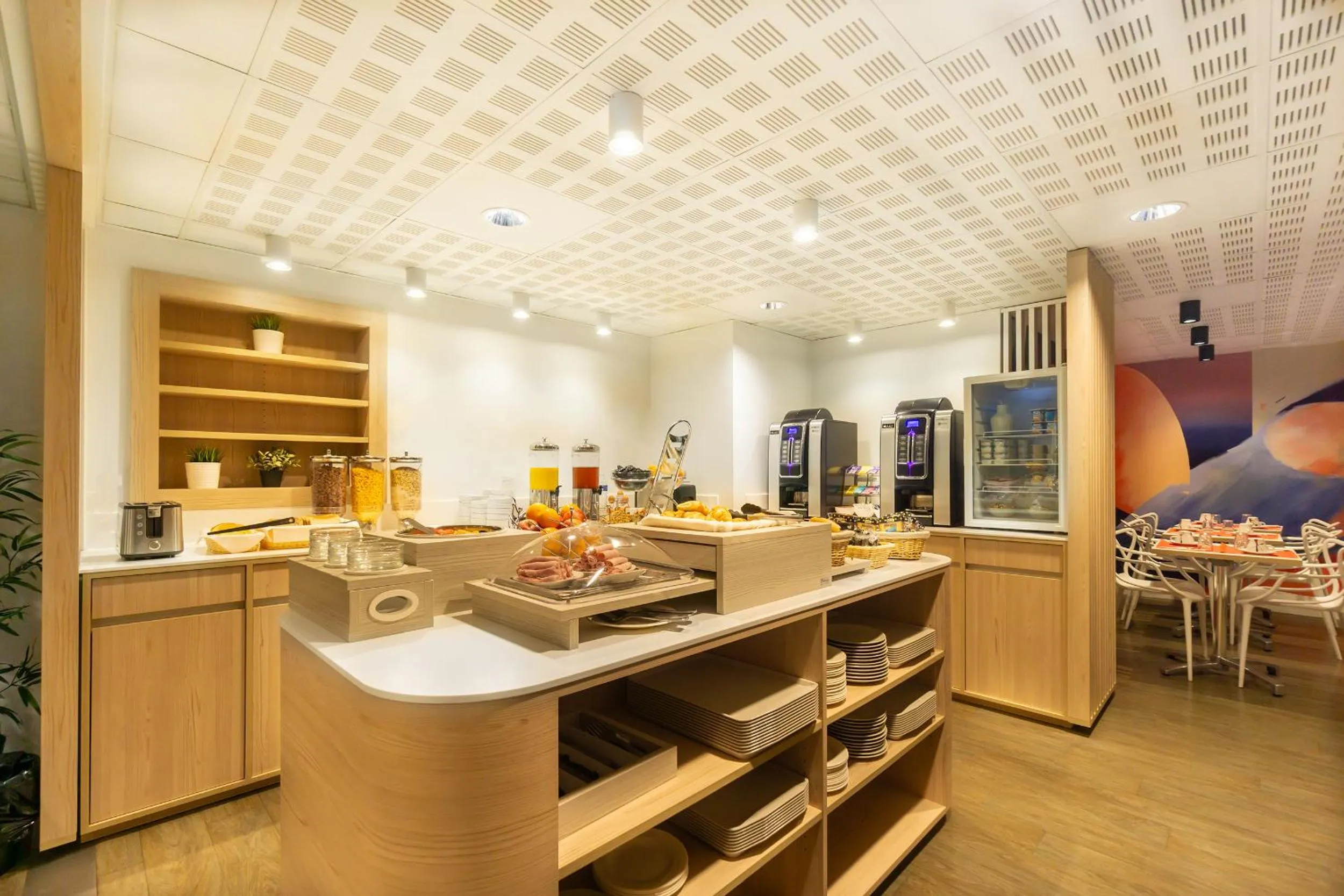 Buffet breakfast in City Résidence Bordeaux Centre