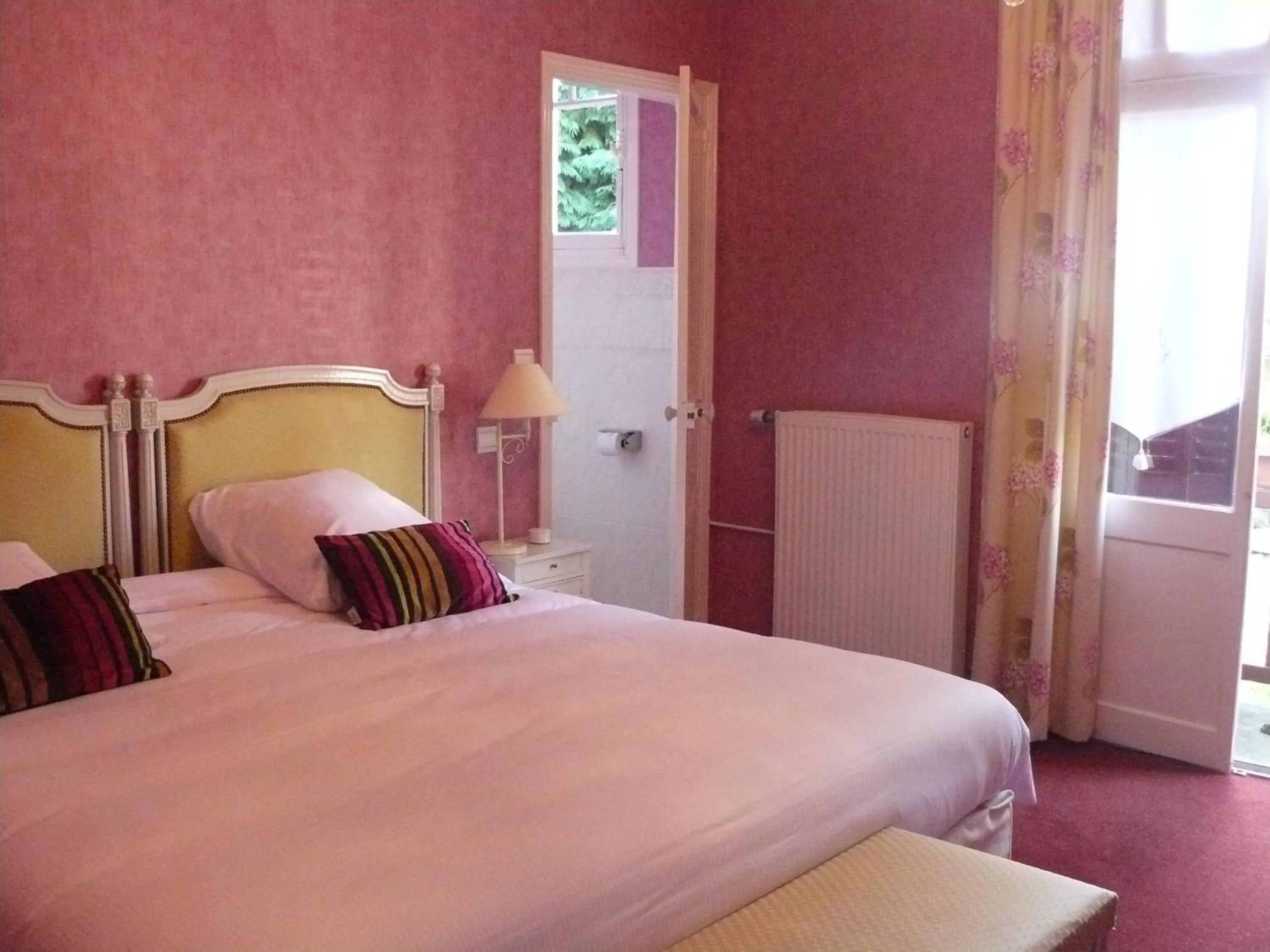 Bed in La Villa Bois Joli HOTEL RESTAURANT