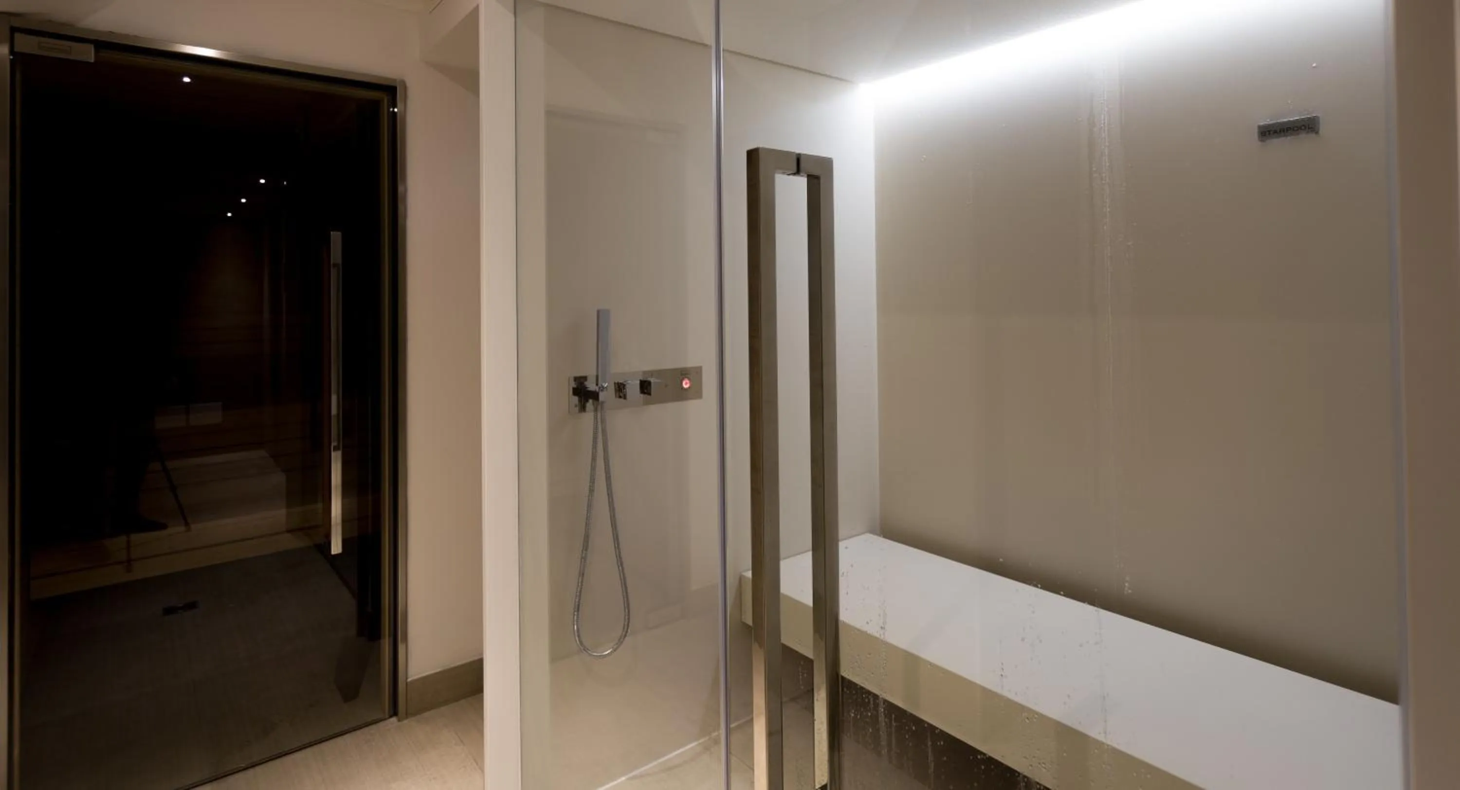 Steam room in Hotel Lido Blu - Surf & Bike