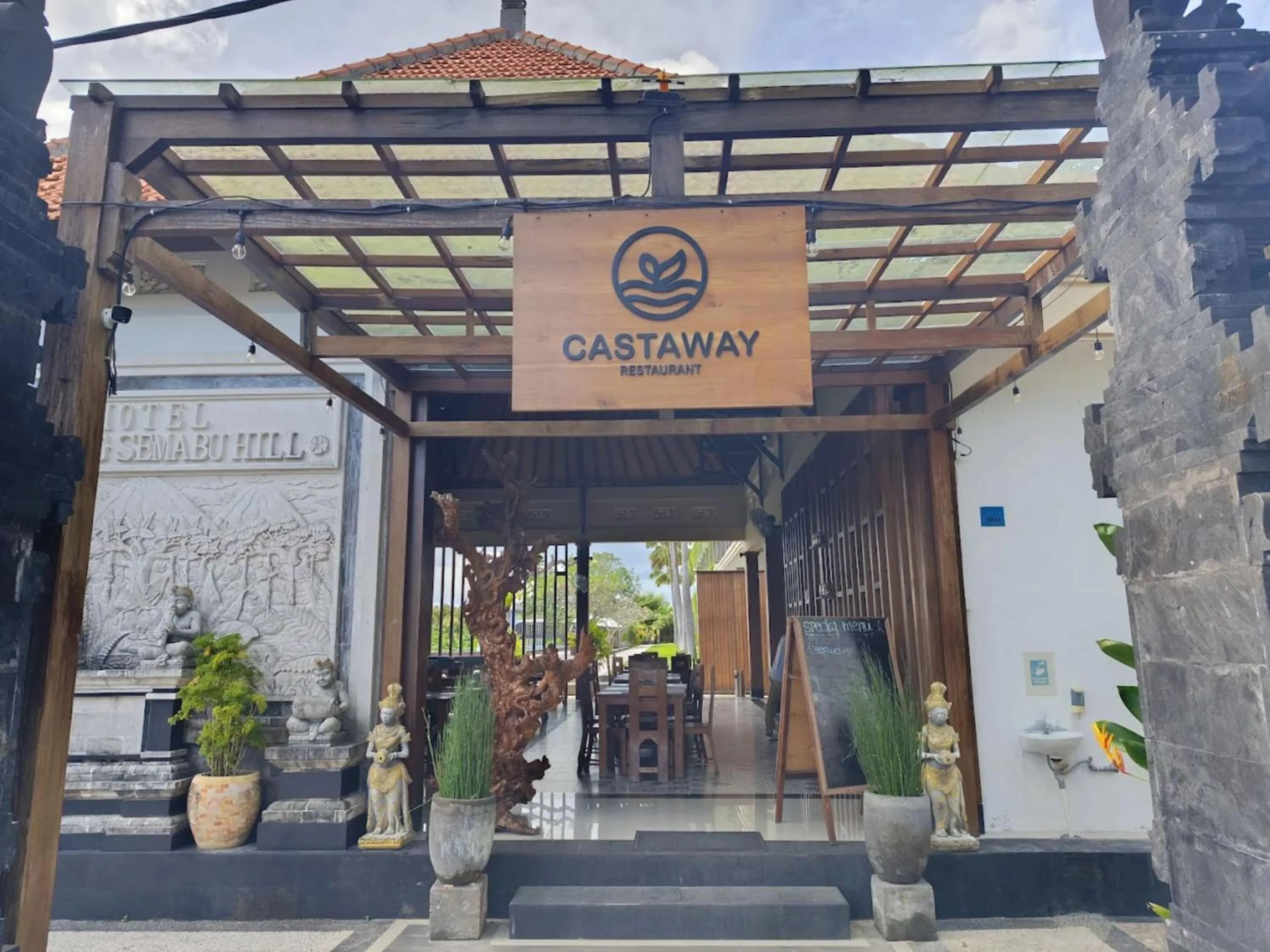 Restaurant/places to eat in Semabu Hills Hotel Nusa Penida