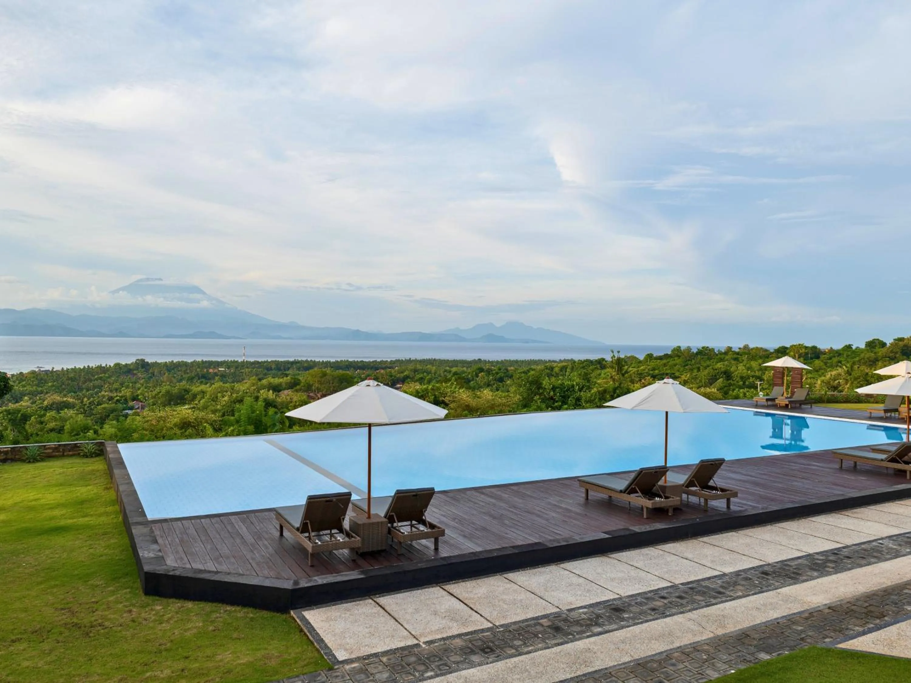 Swimming pool in Semabu Hills Hotel Nusa Penida
