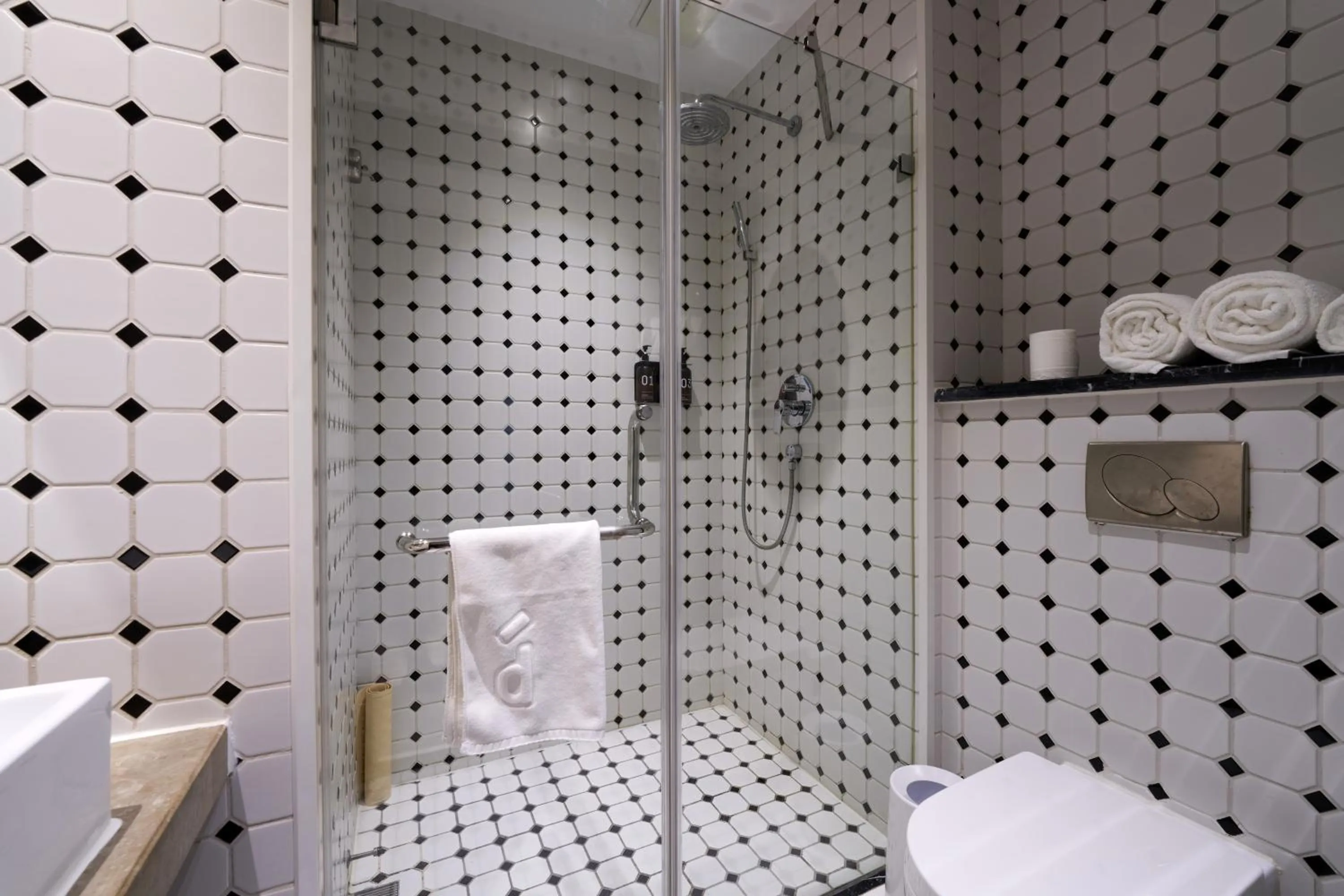 Toilet in Yi Stack Hotel Beijing