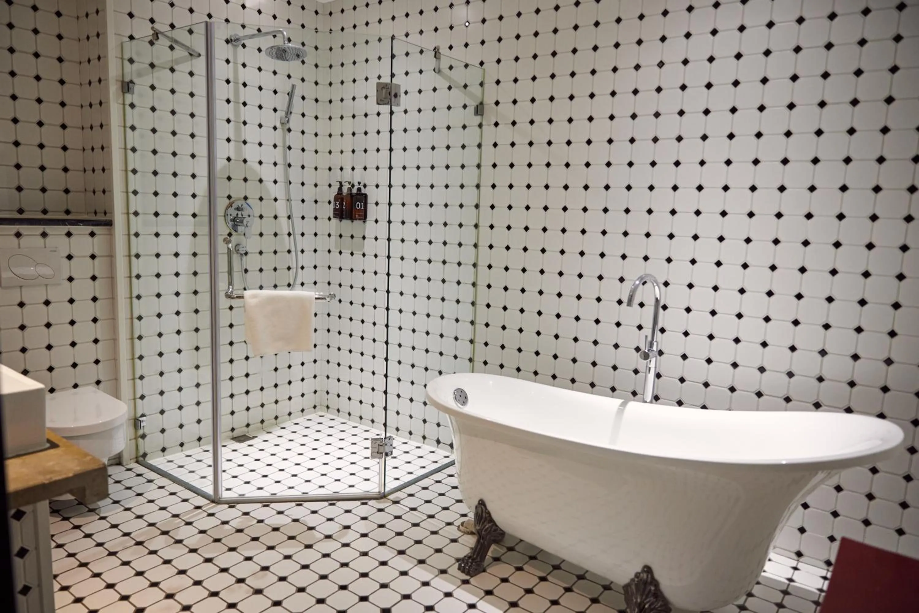 Shower in Yi Stack Hotel Beijing