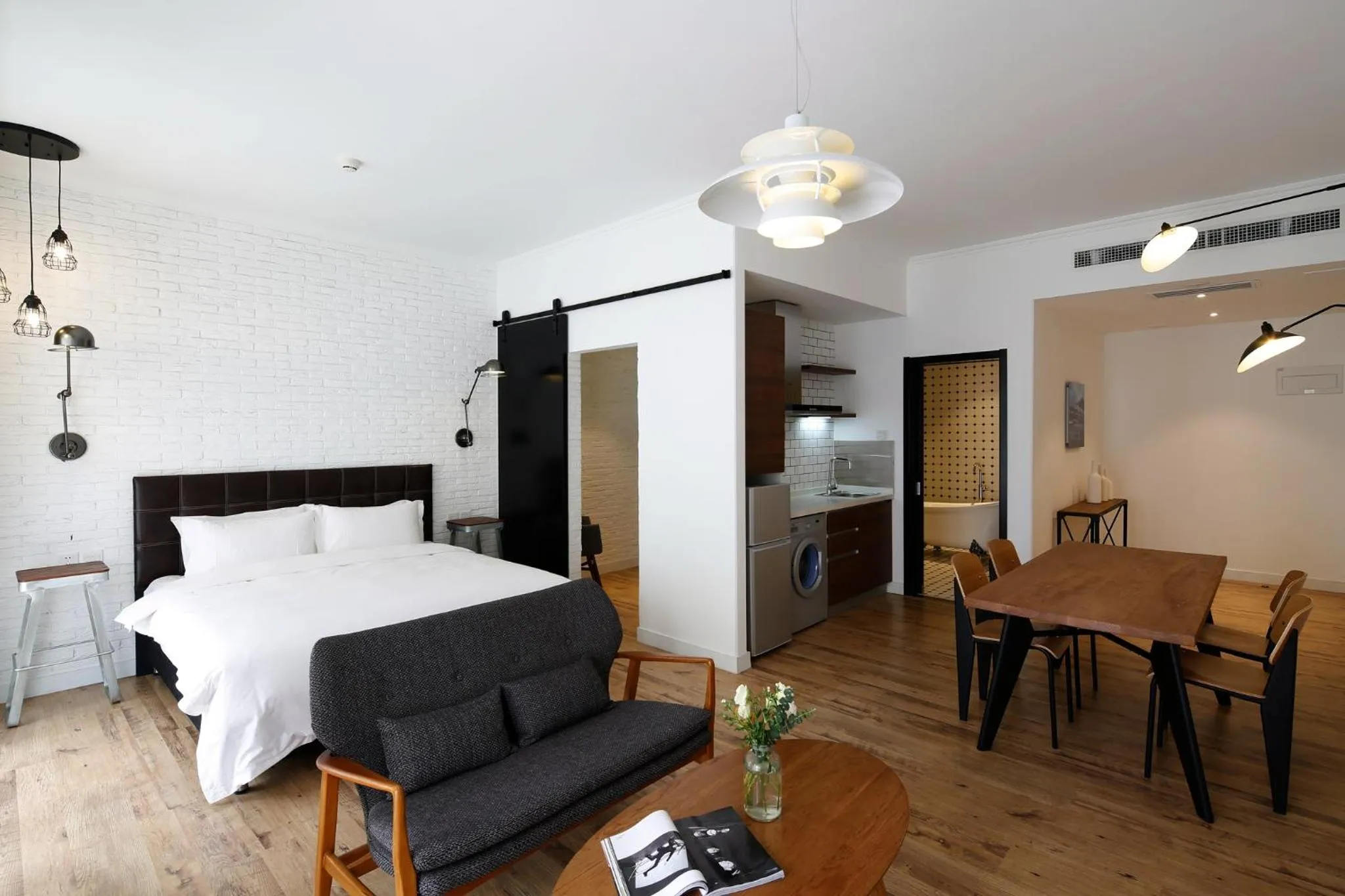 Photo of the whole room, Bed in Yi Stack Hotel Beijing